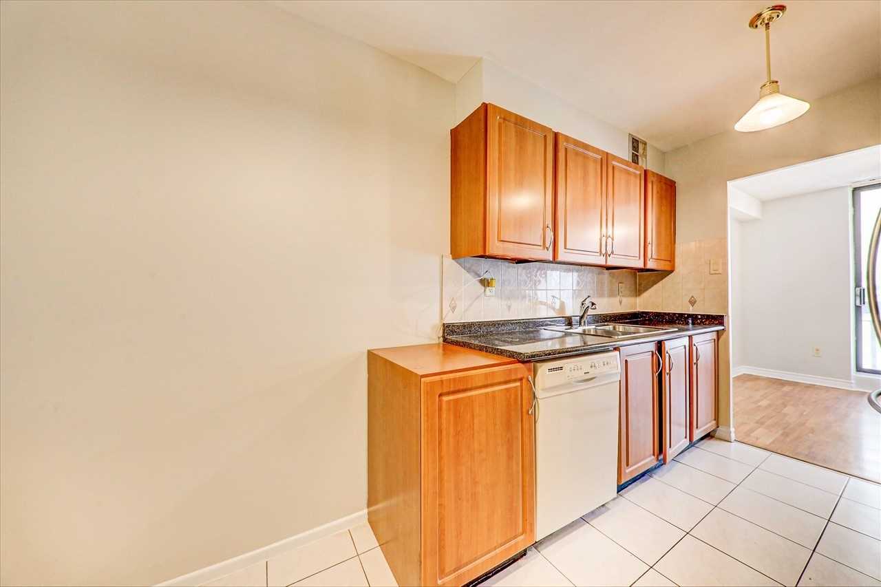 Listing C5956911 - Large Photo # 16