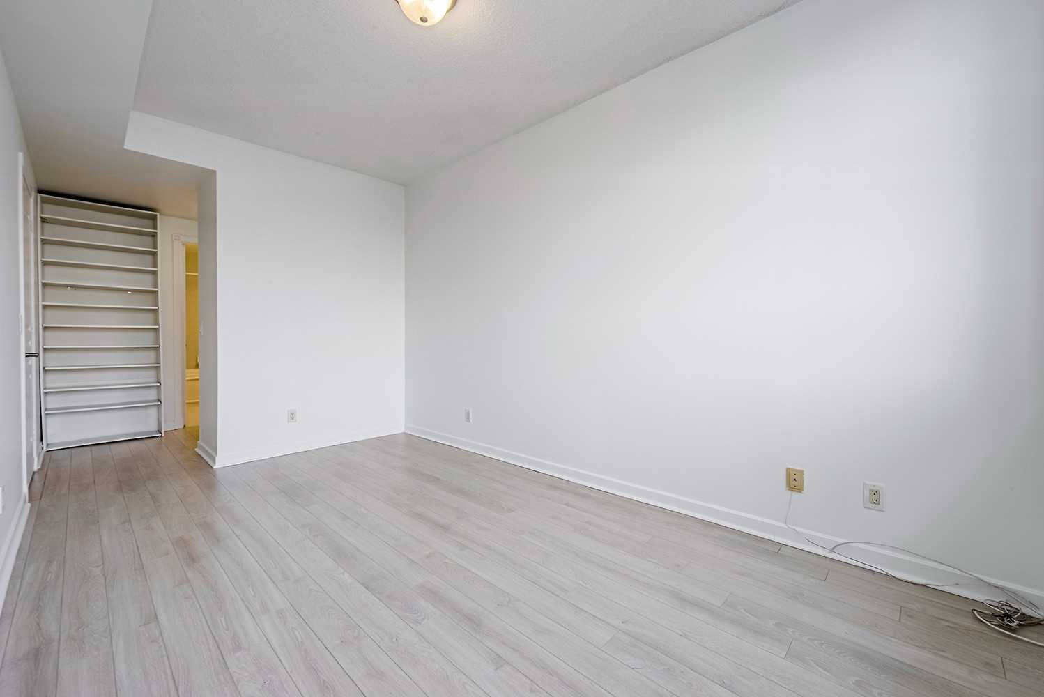 438 Richmond St W, #306