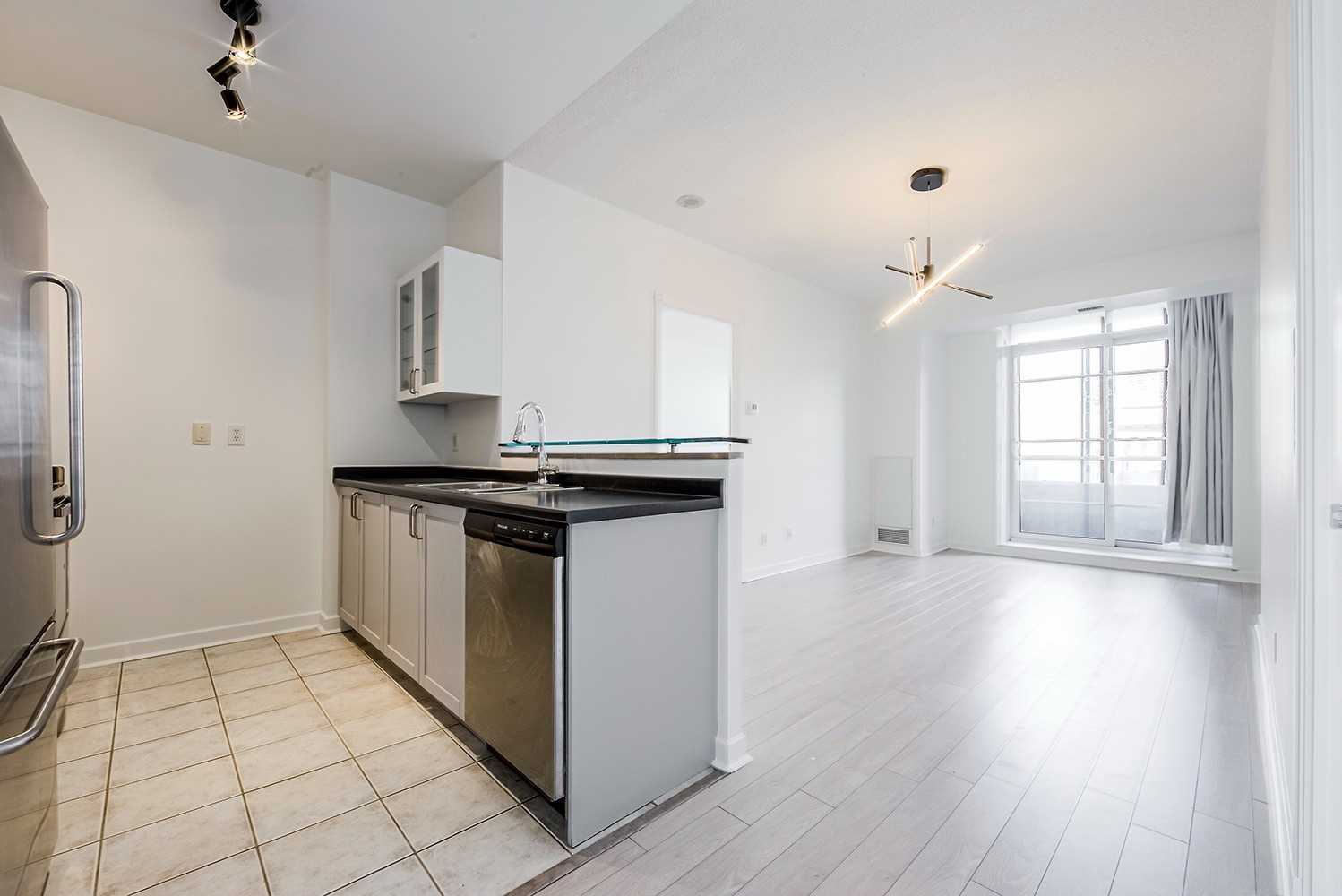 438 Richmond St W, #306