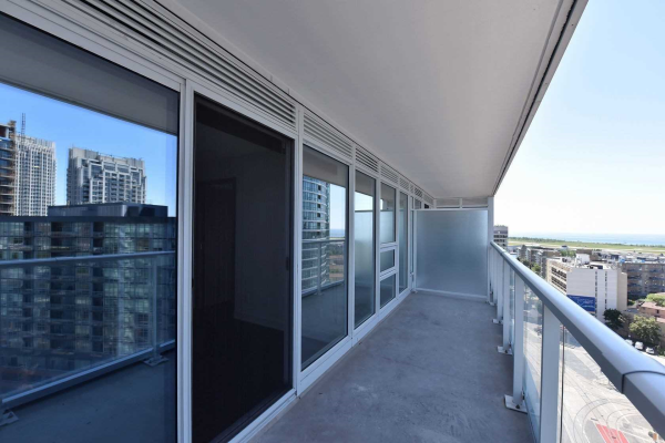 19 Bathurst St, Toronto