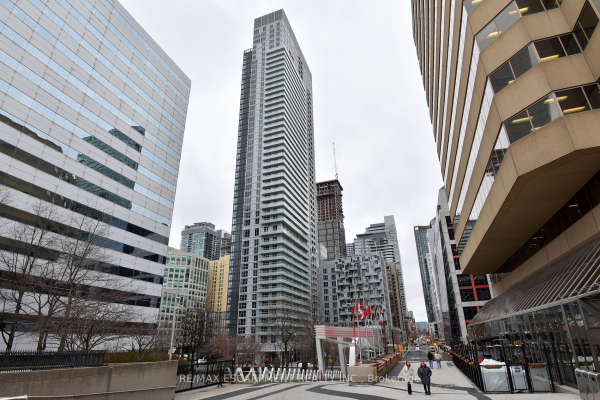 300 Front St W, Toronto