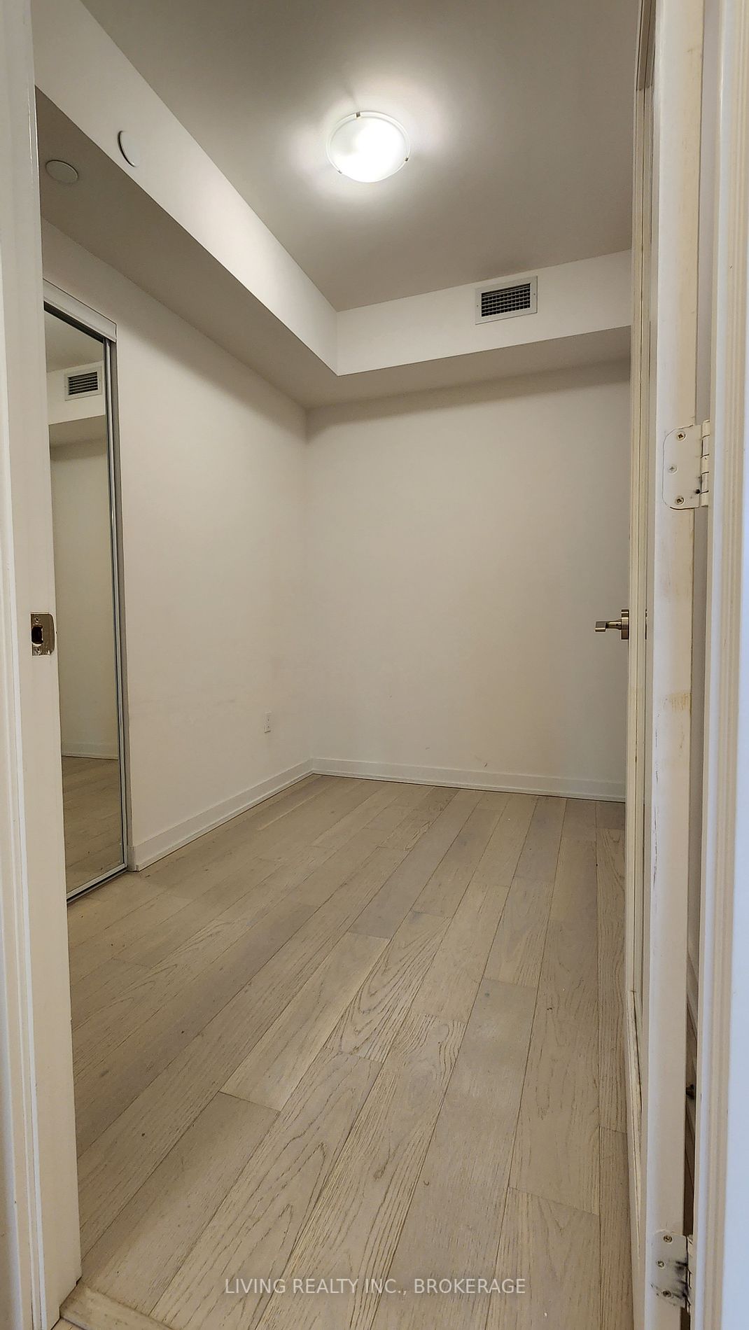 Listing C5958309 - Large Photo # 23