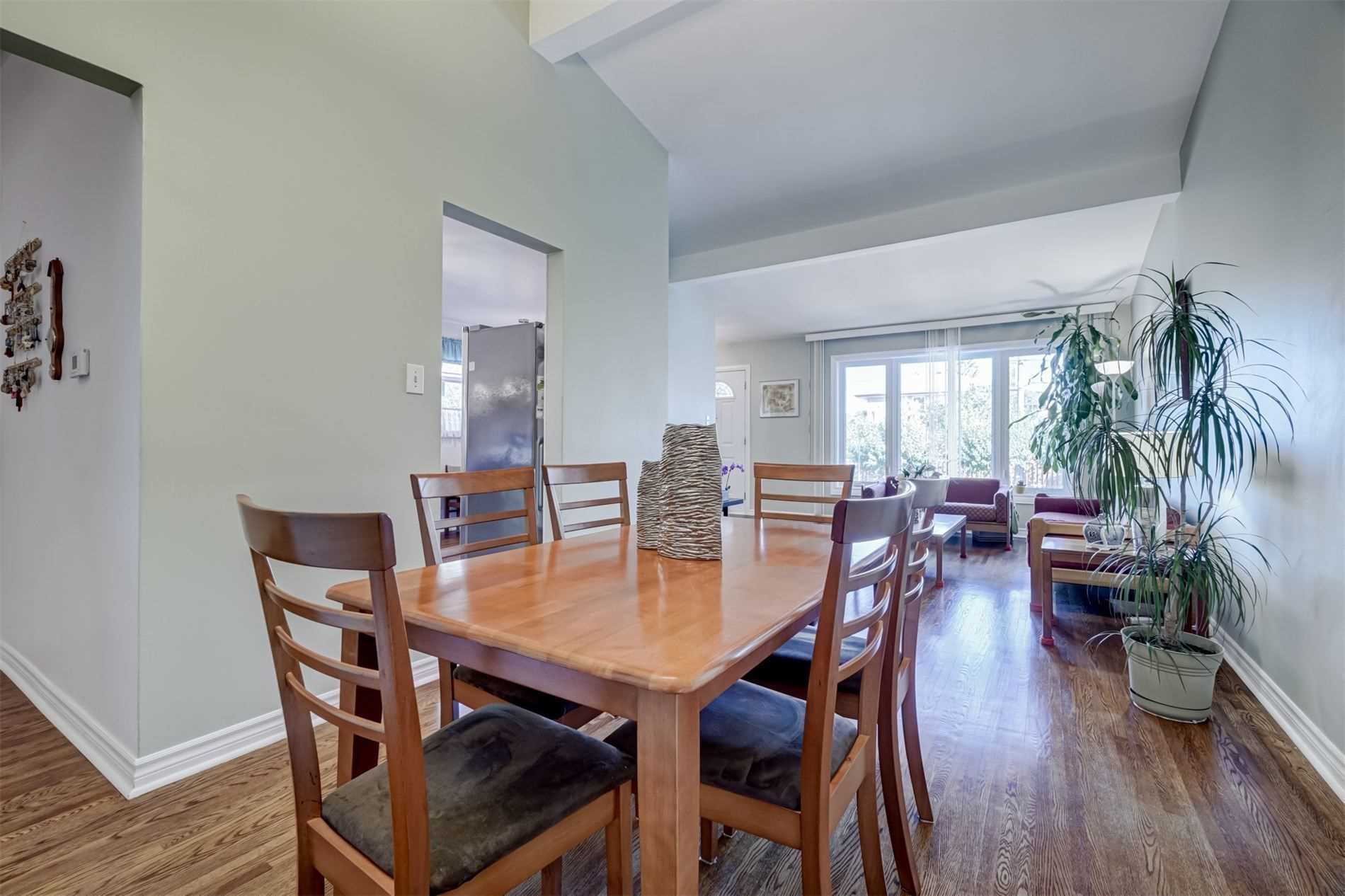 202 Lynedock Cres