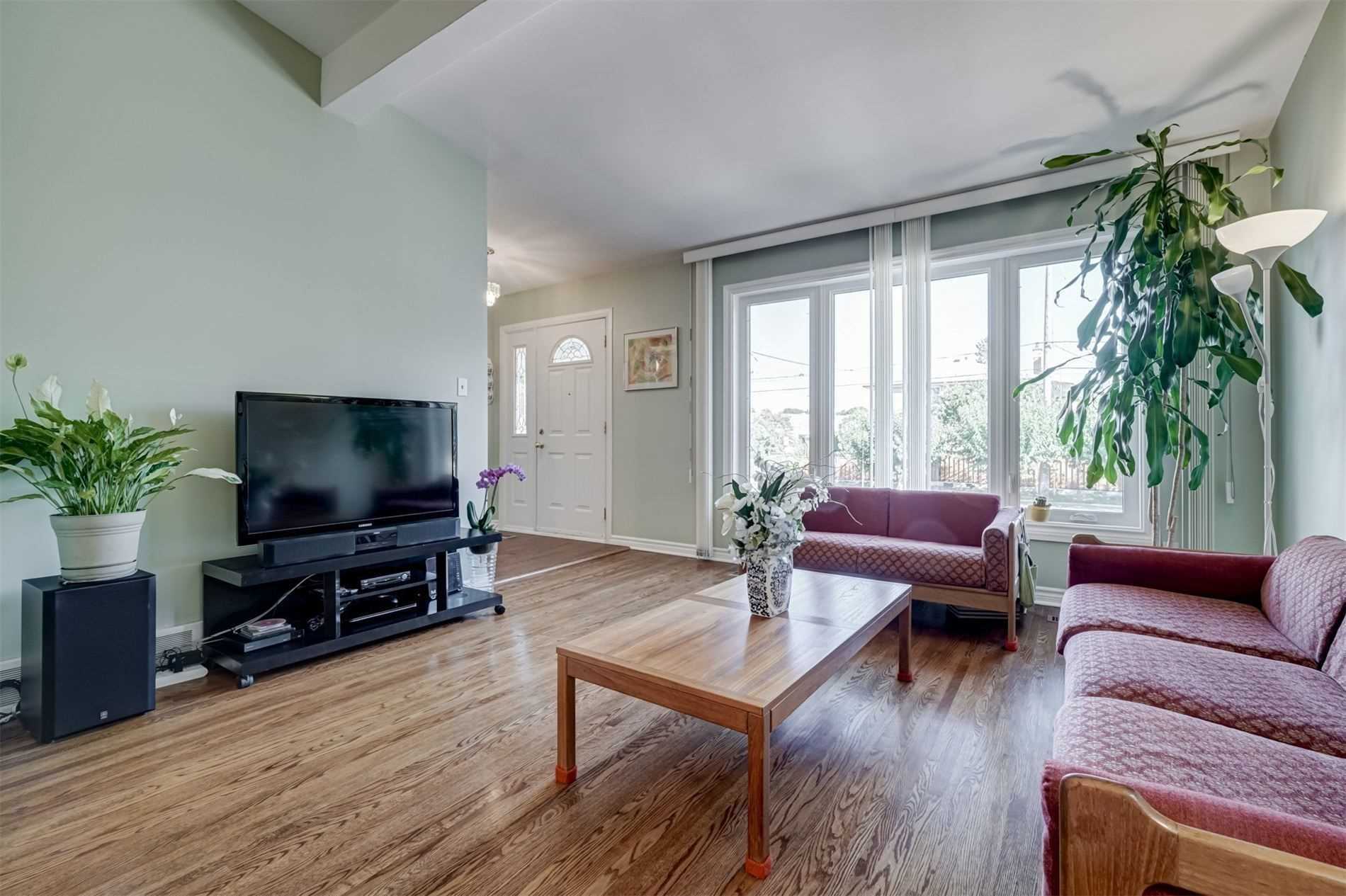 202 Lynedock Cres