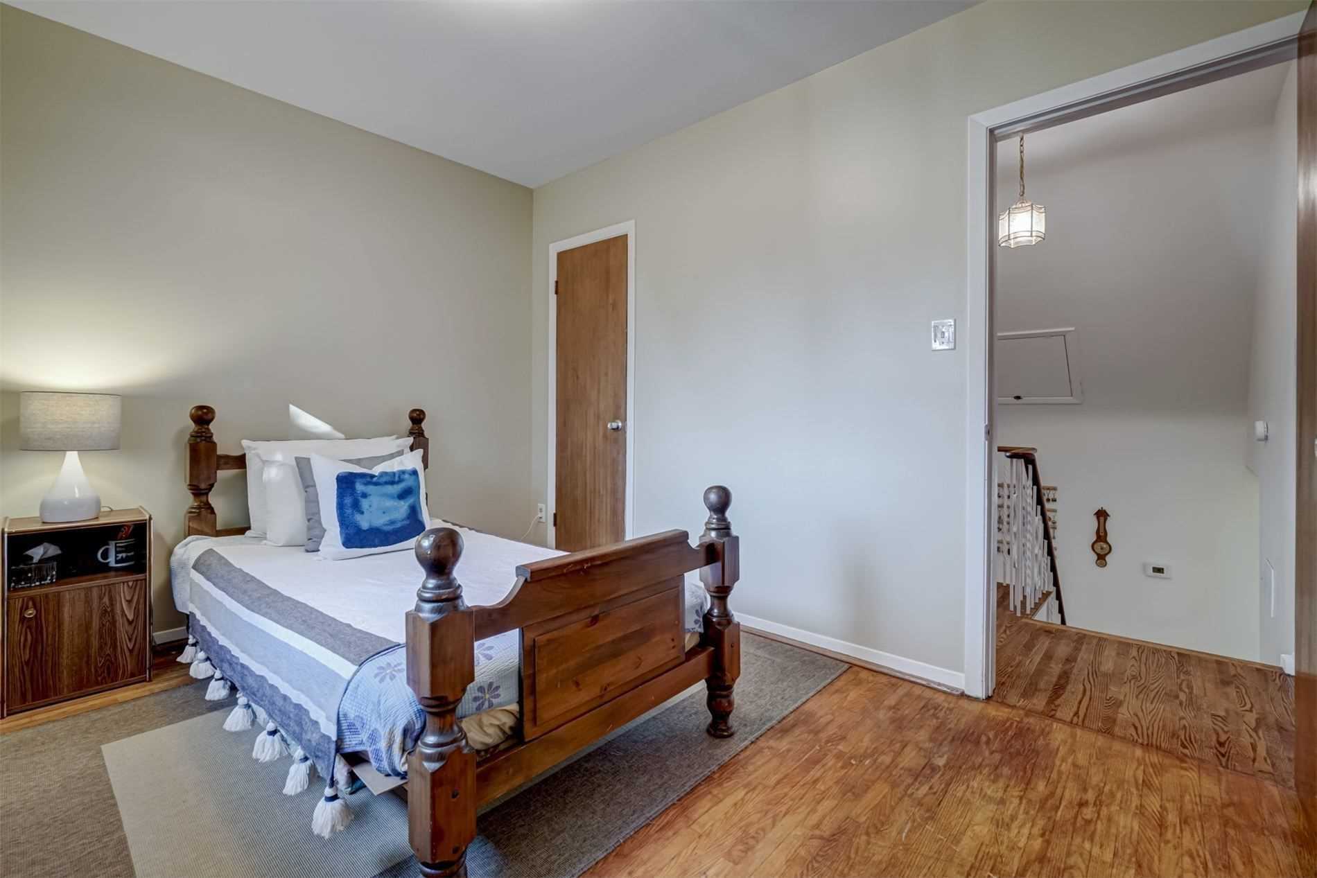 202 Lynedock Cres