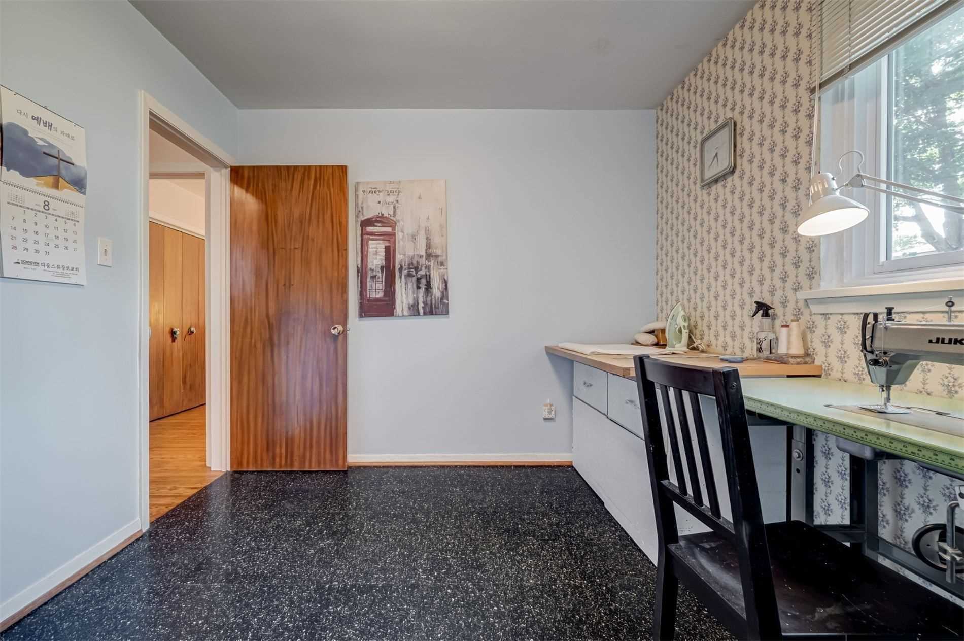 202 Lynedock Cres