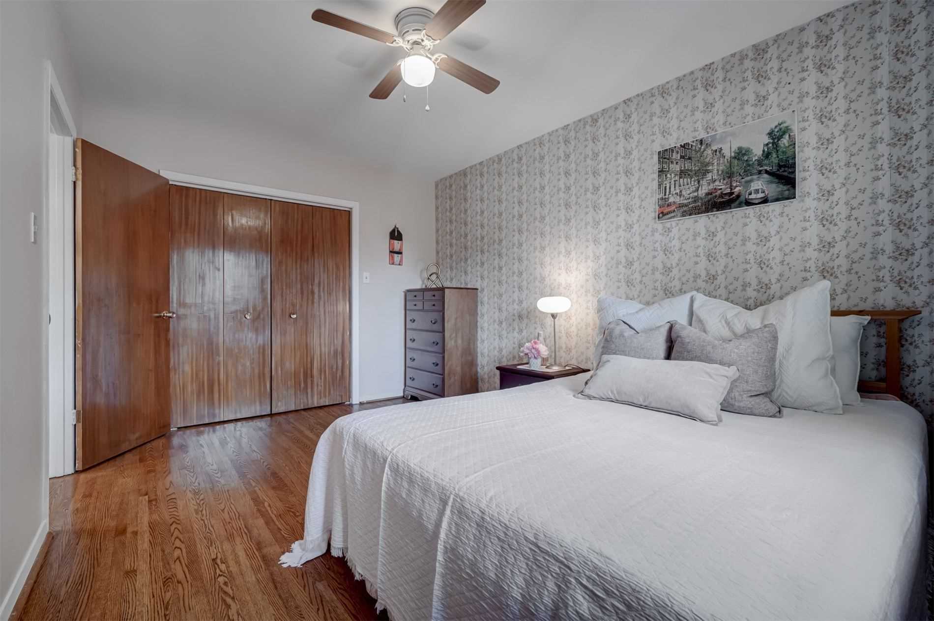 202 Lynedock Cres