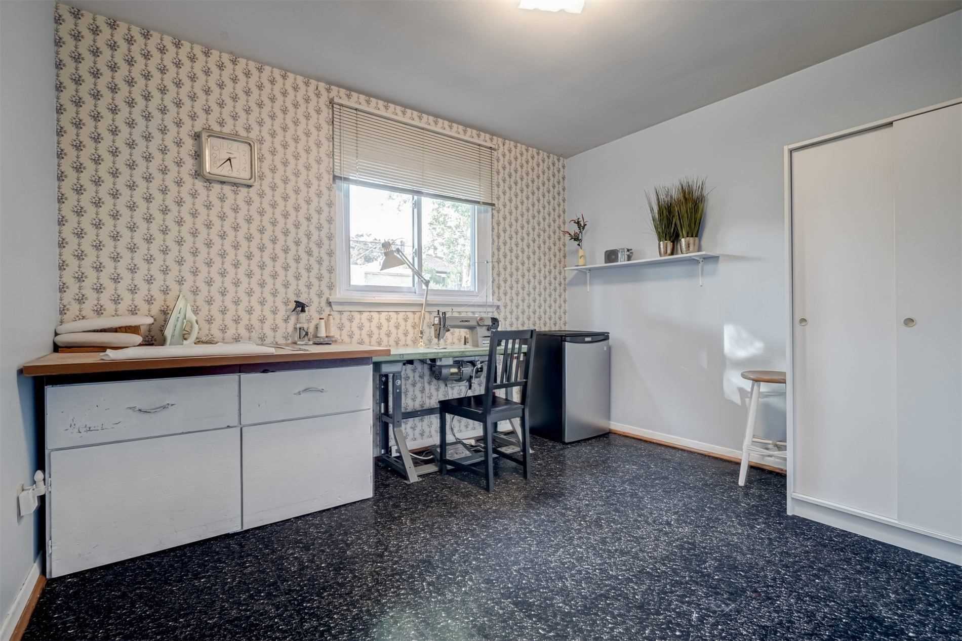 202 Lynedock Cres
