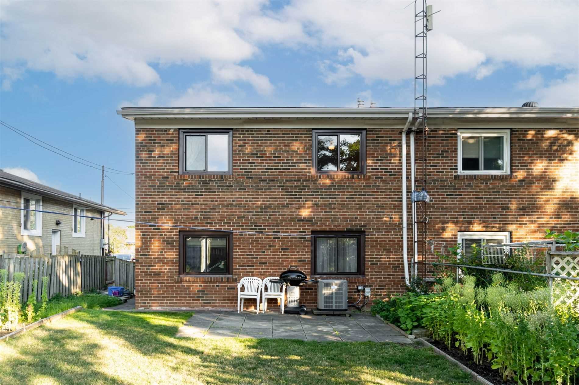 202 Lynedock Cres