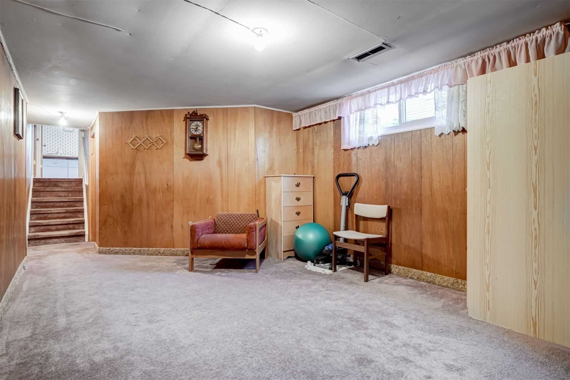 202 Lynedock Cres
