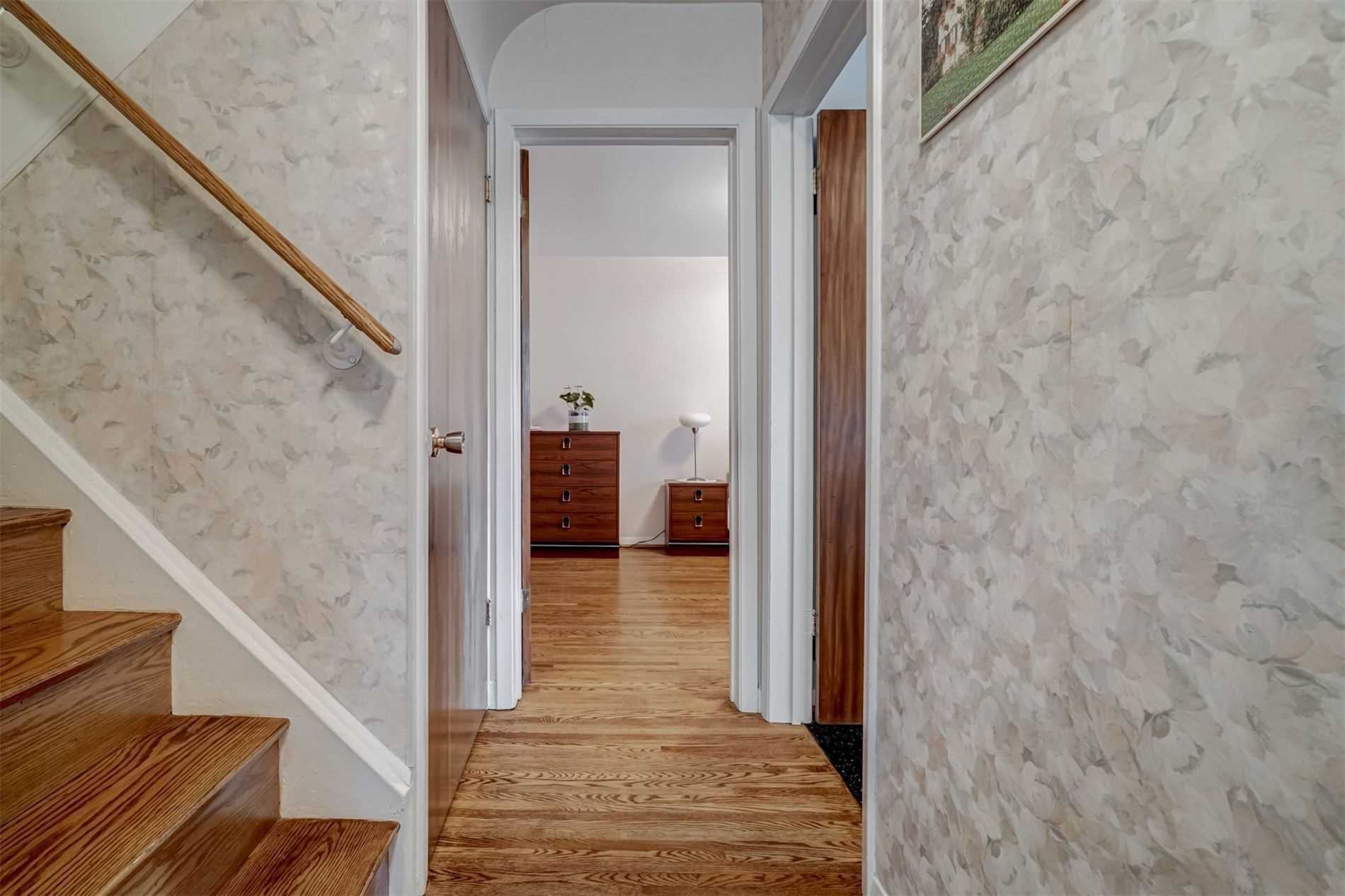 202 Lynedock Cres