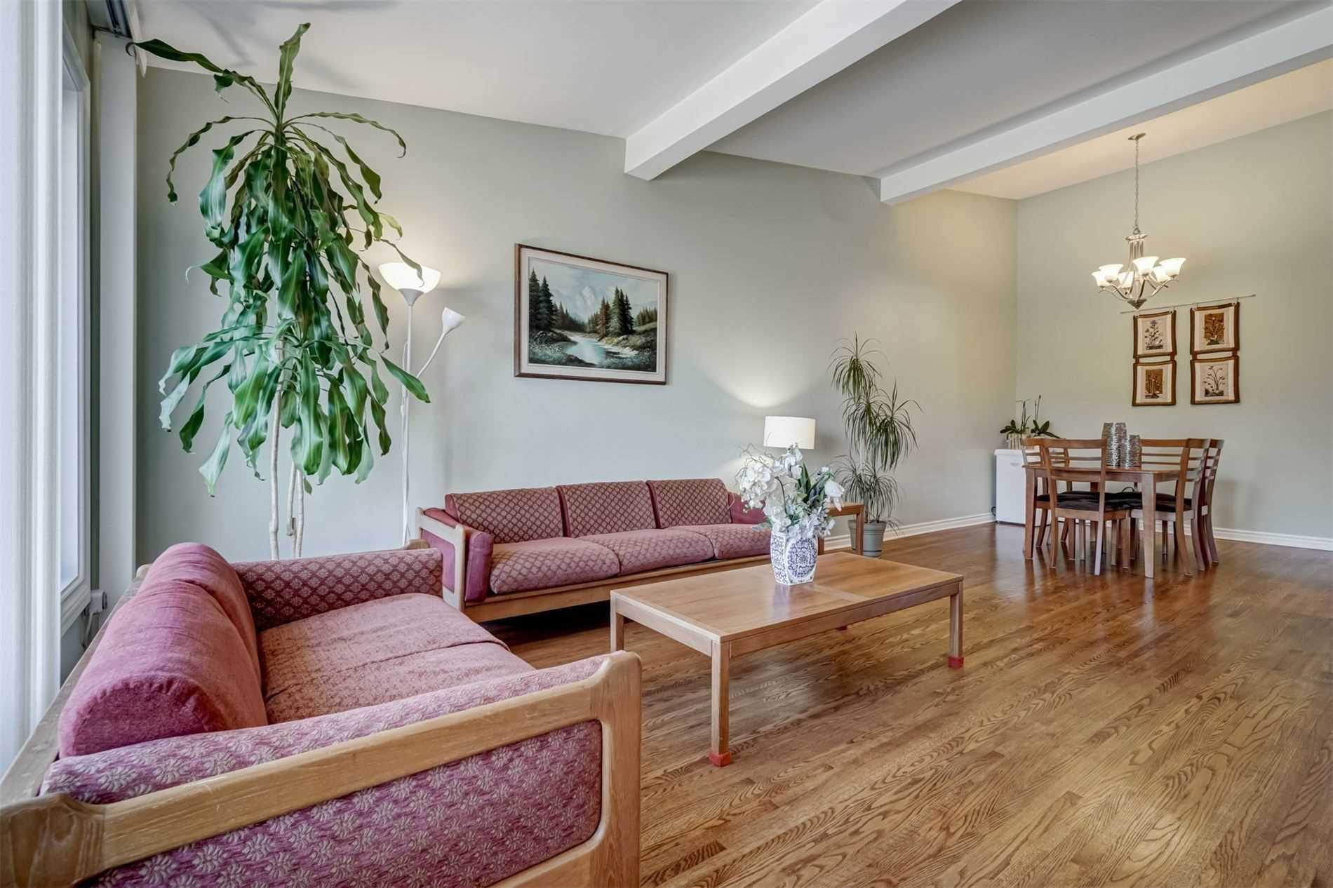 202 Lynedock Cres