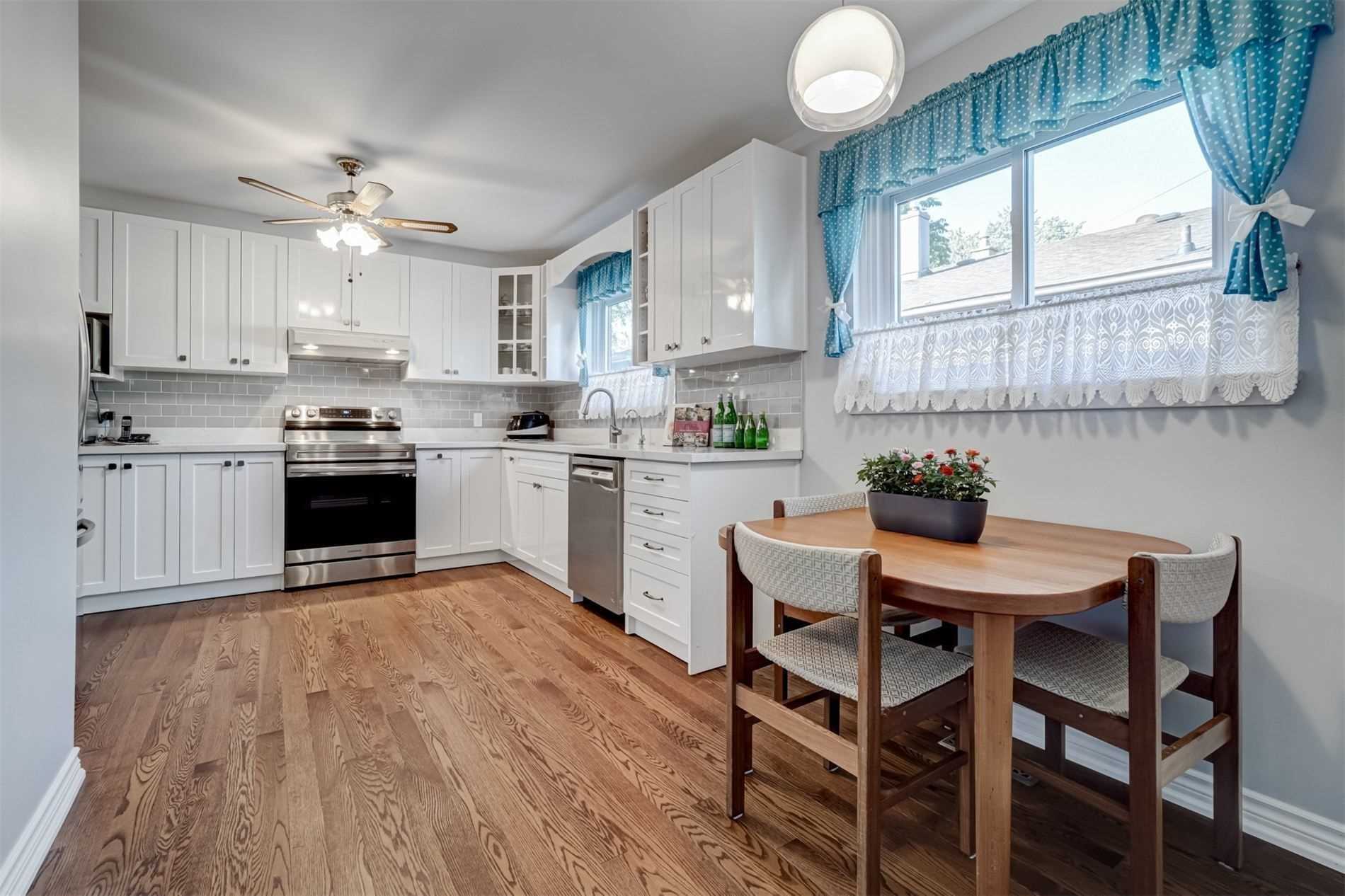 202 Lynedock Cres