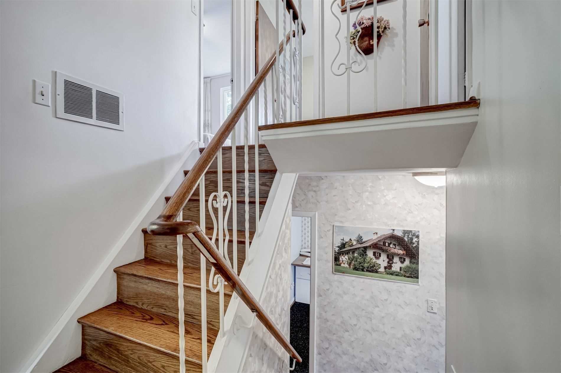 202 Lynedock Cres
