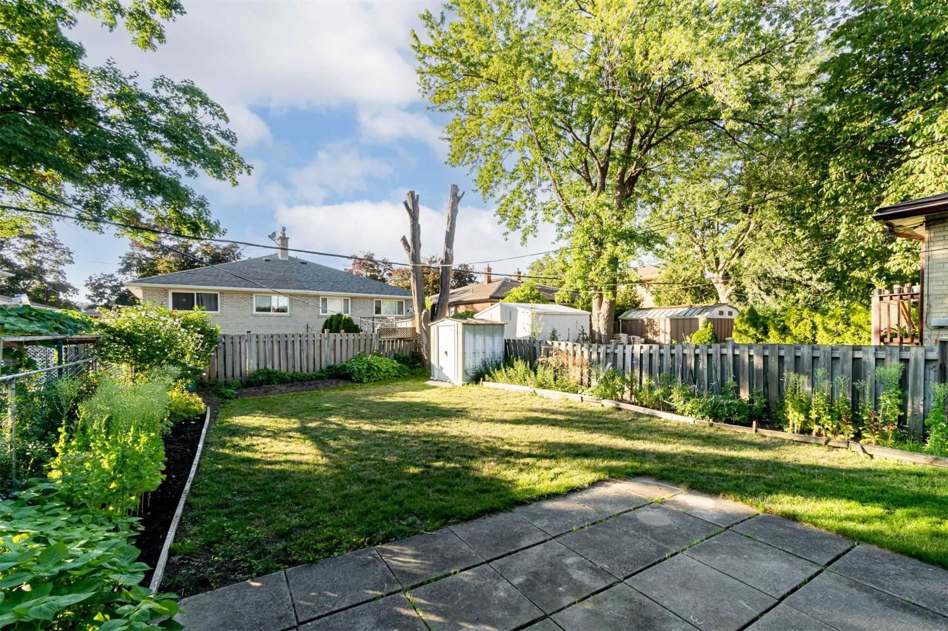 202 Lynedock Cres
