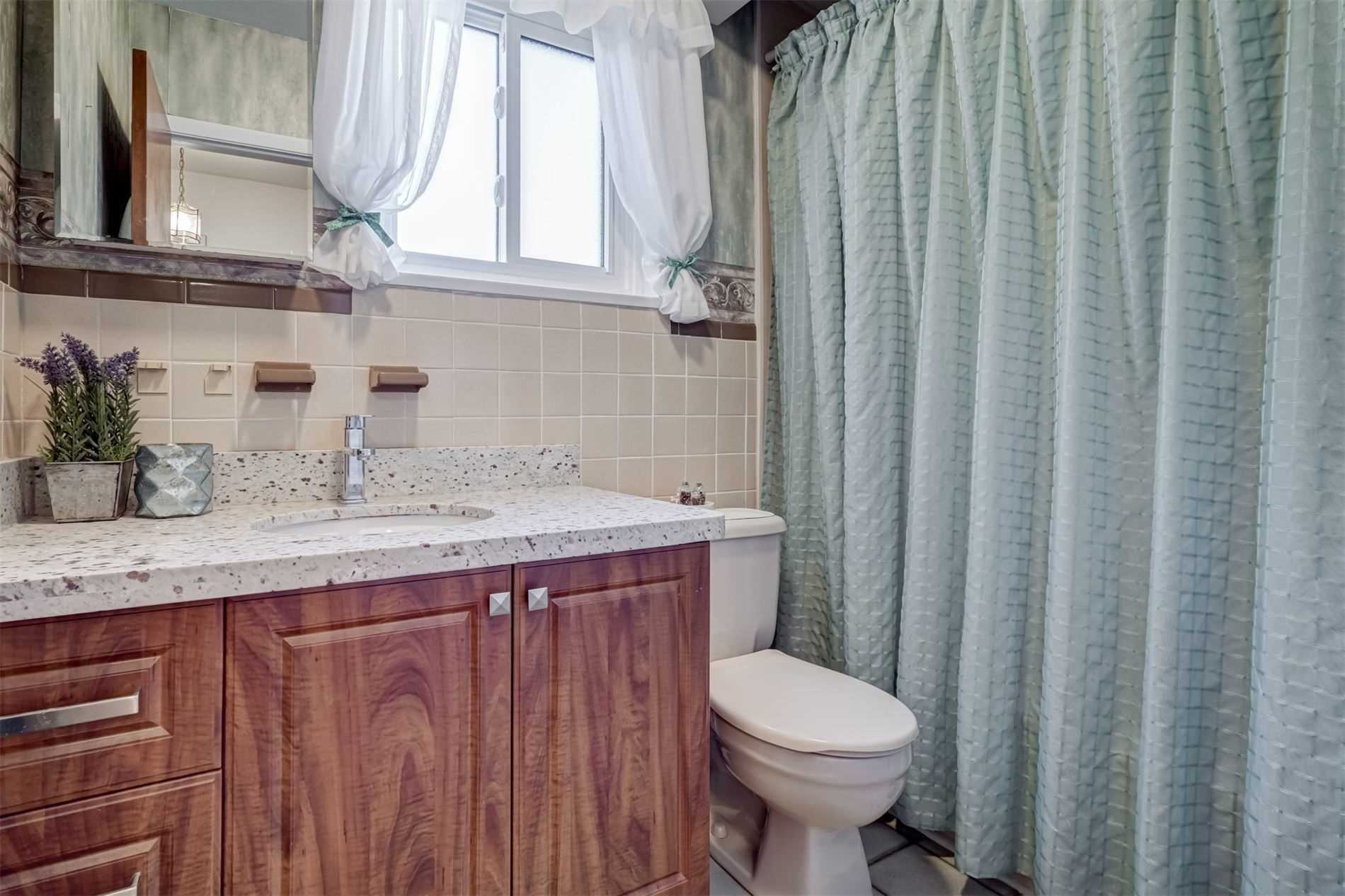 202 Lynedock Cres