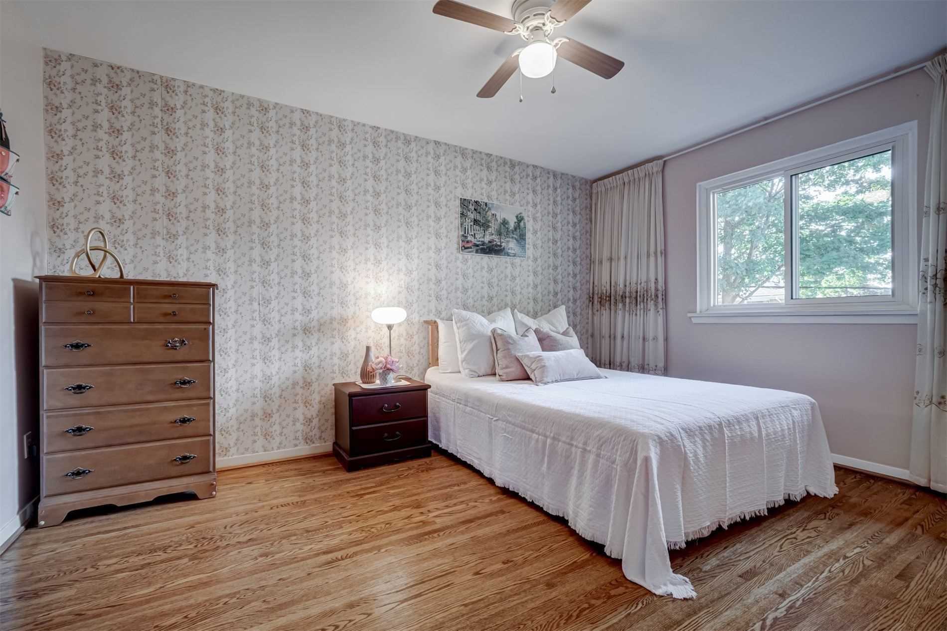 202 Lynedock Cres