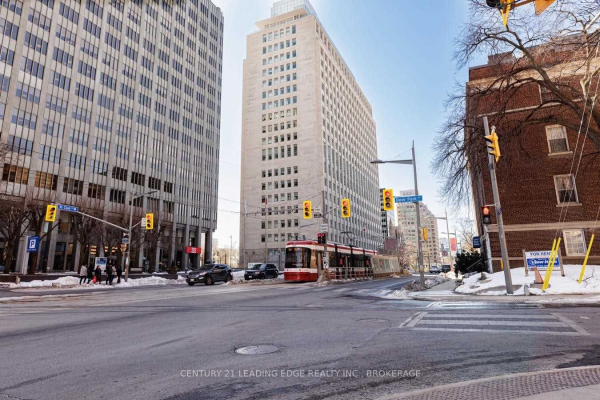 111 St. Clair Ave W, Toronto