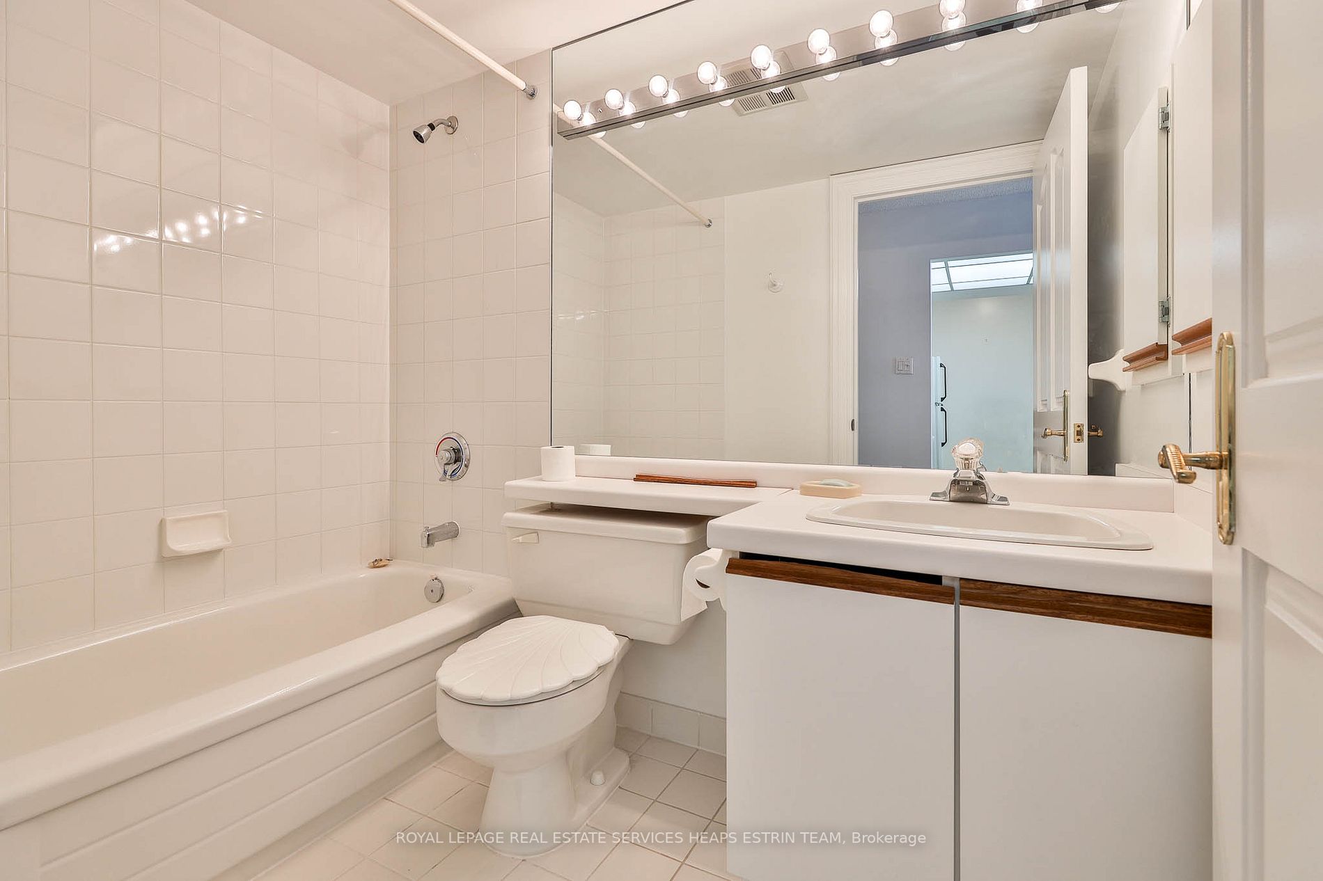 225 The Donway W, #105
