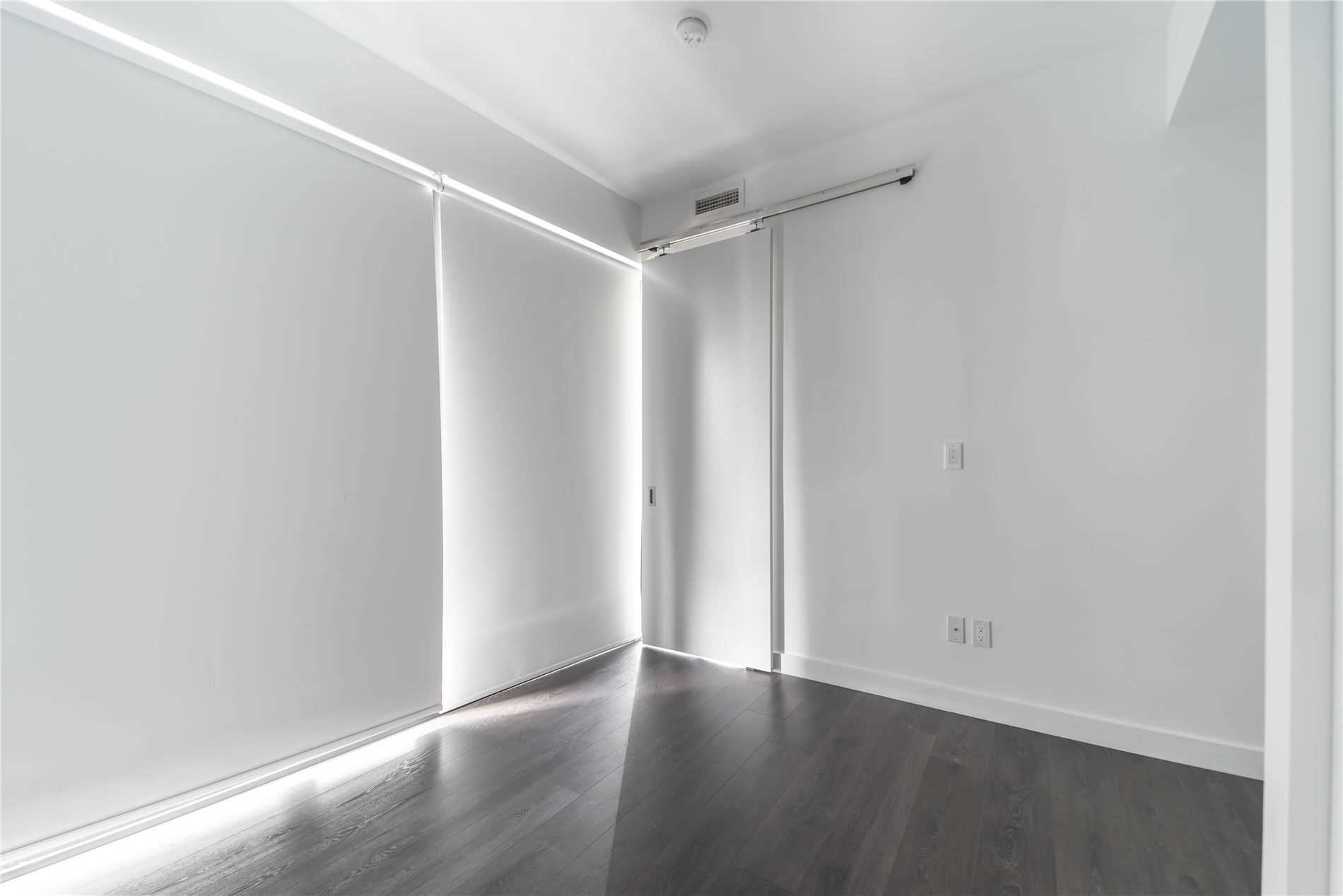 215 Queen St W, #1405