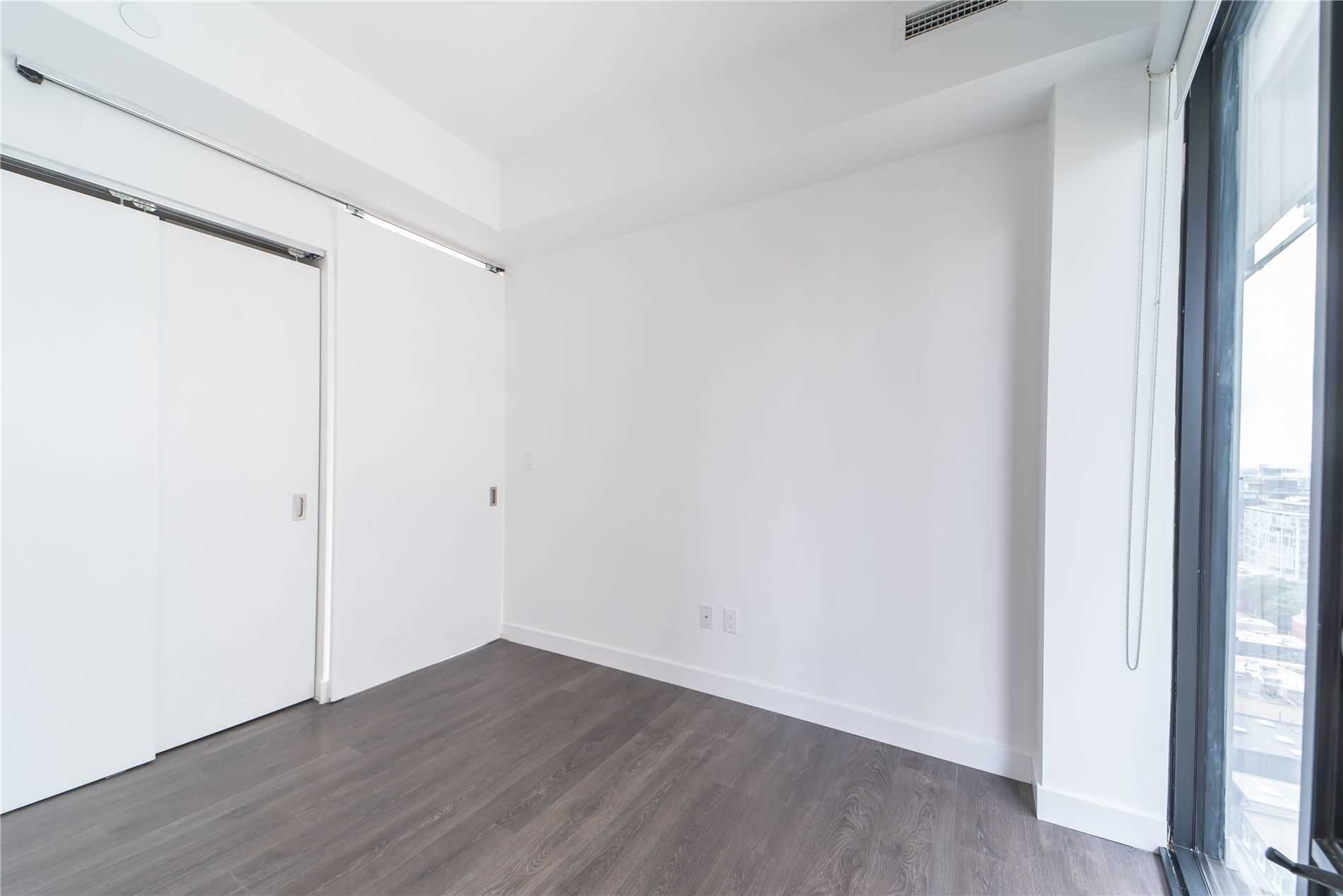 215 Queen St W, #1405
