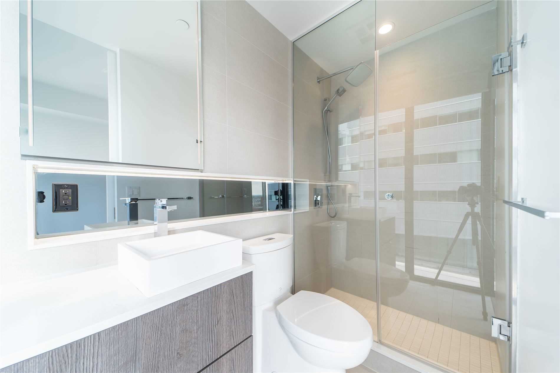 215 Queen St W, #1405