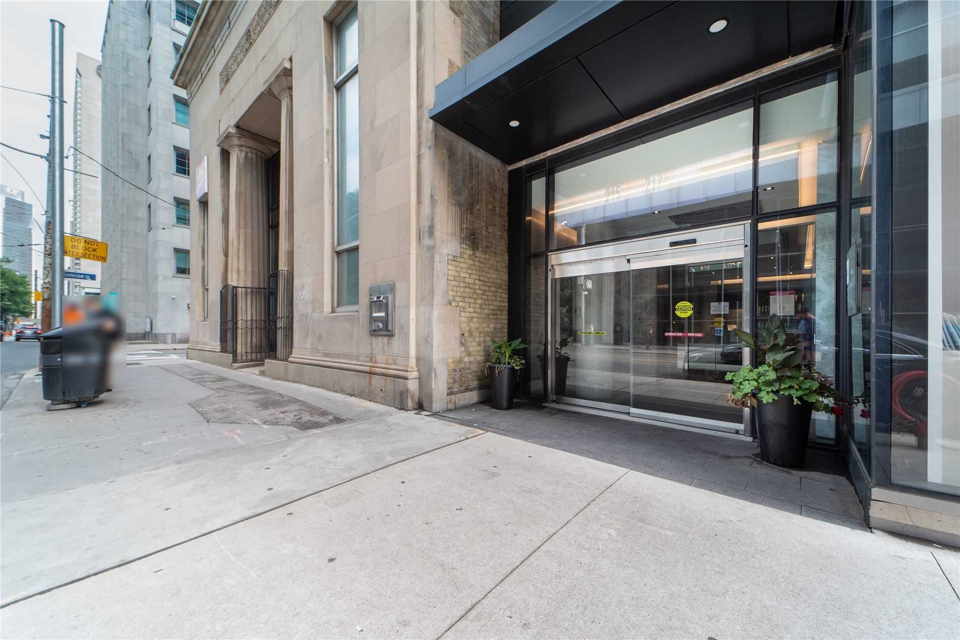 215 Queen St W, #1405