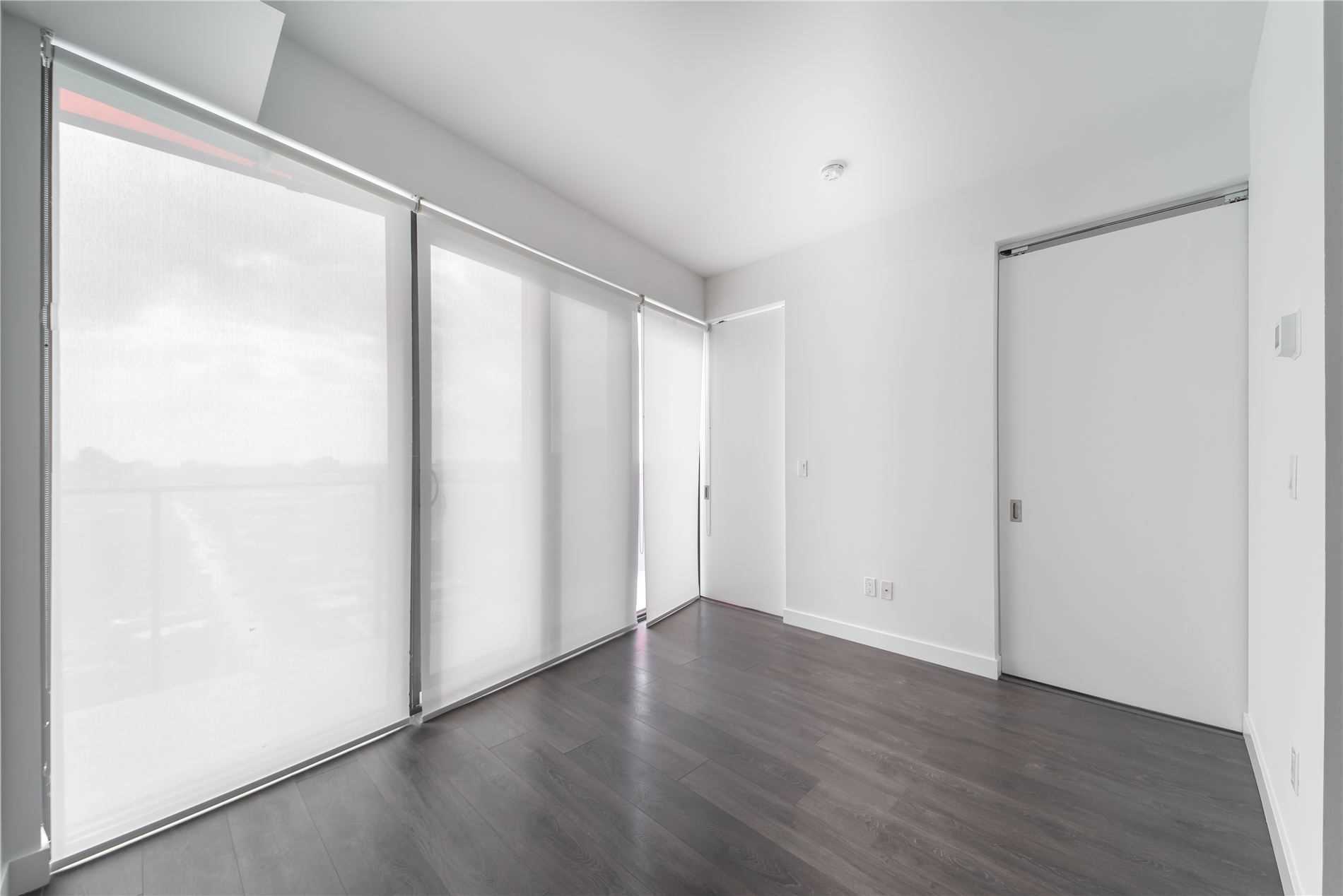 215 Queen St W, #1405