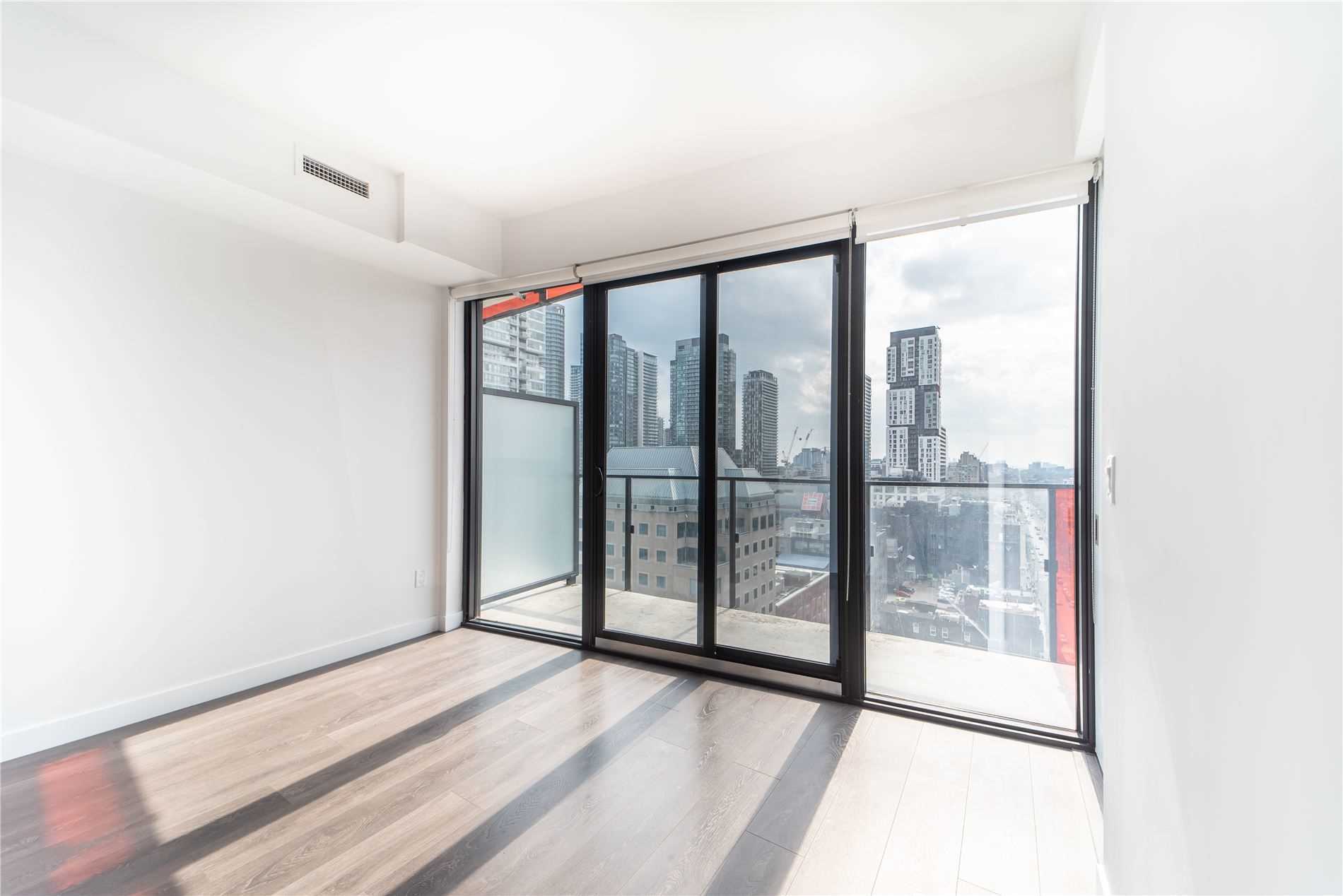 215 Queen St W, #1405