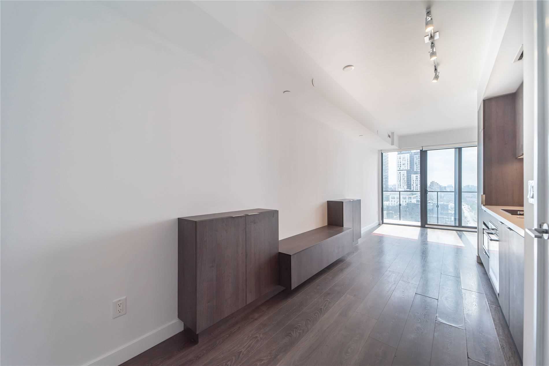 215 Queen St W, #1405