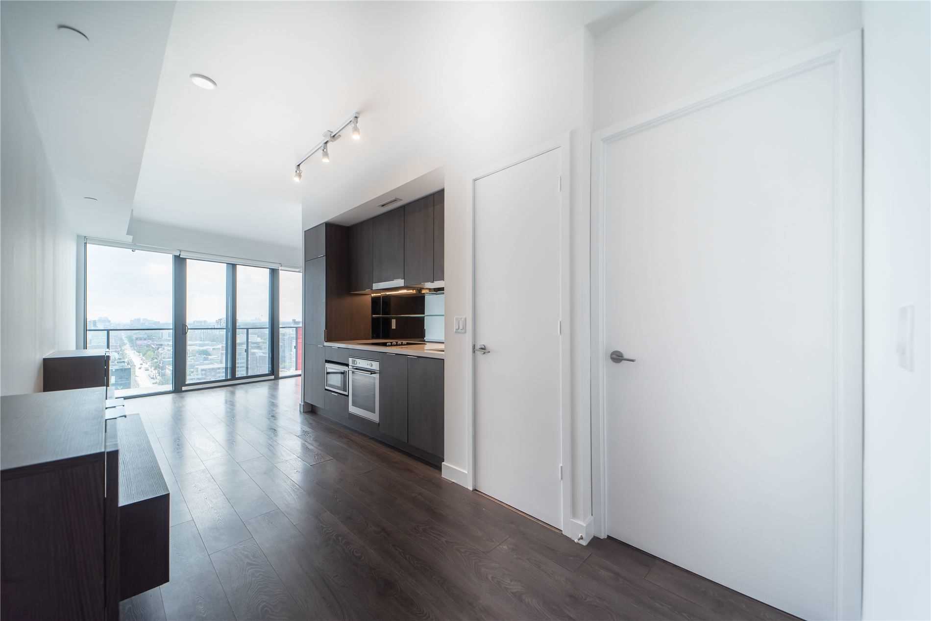 215 Queen St W, #1405