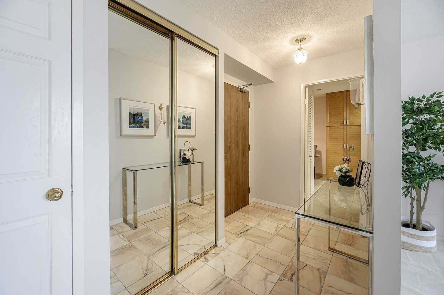 75 Wynford Heights Cres, #906