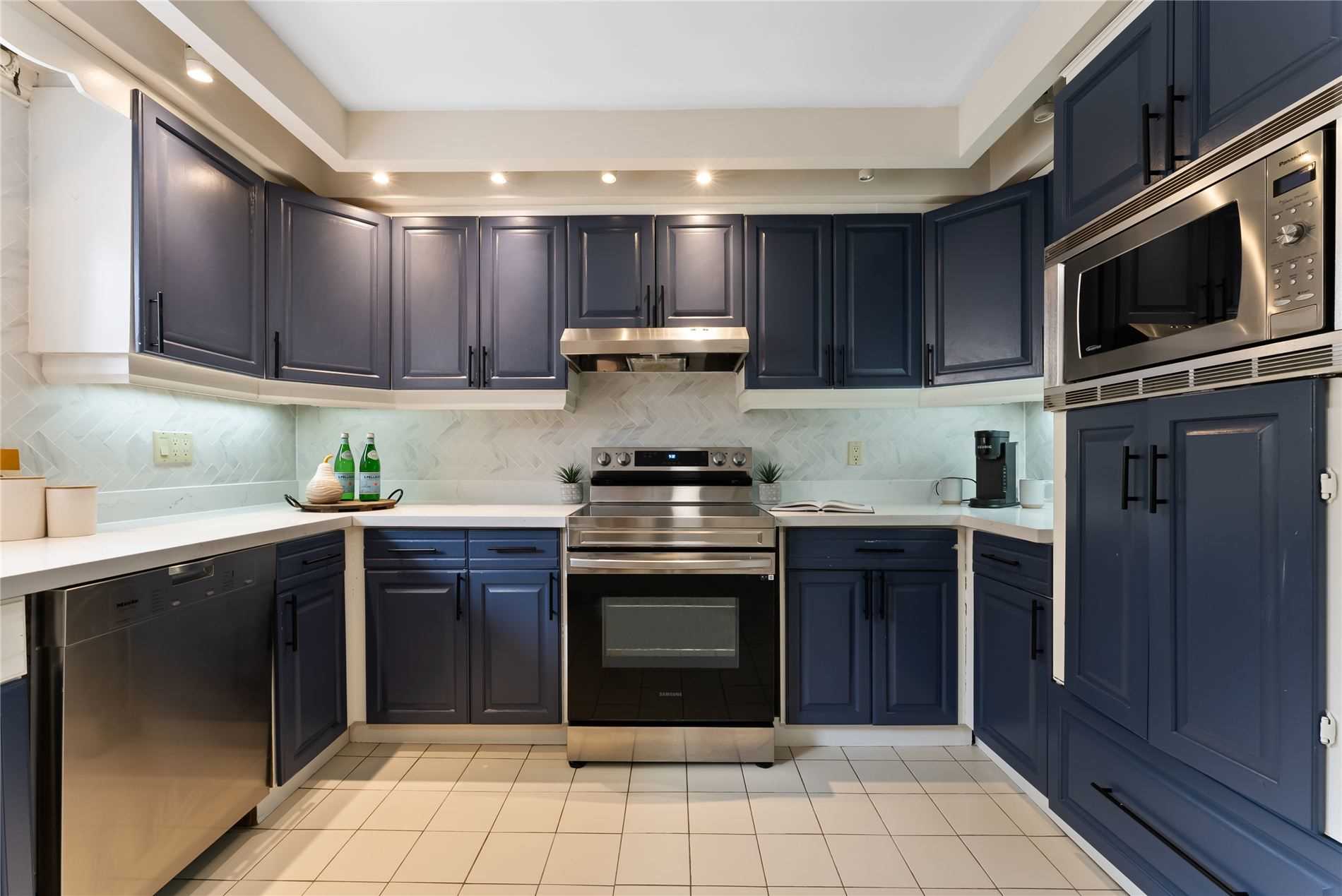 23 Christine Cres