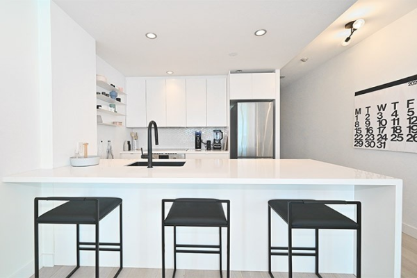 208 Queens Quay W, Toronto