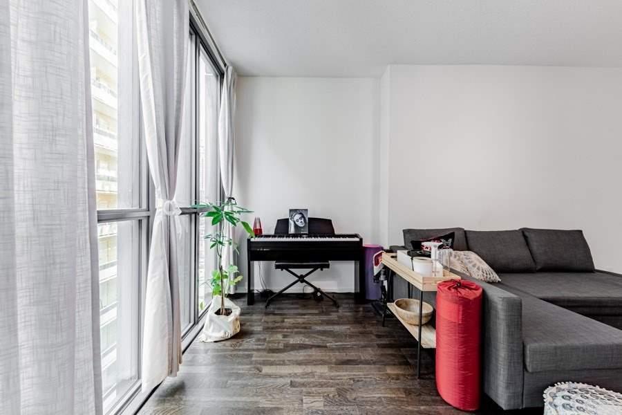 101 Charles St E, #619