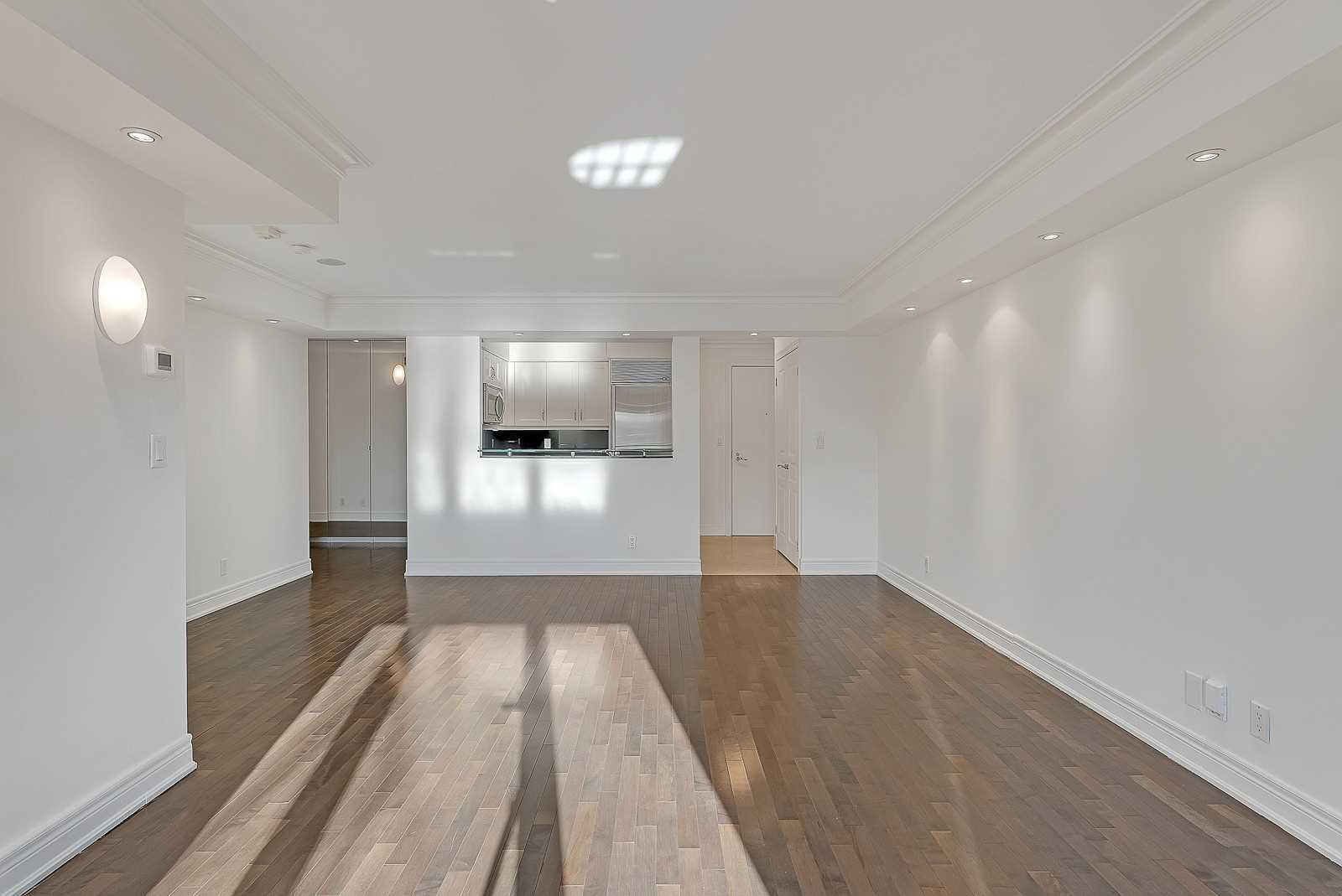 2 Roxborough Street E, #306