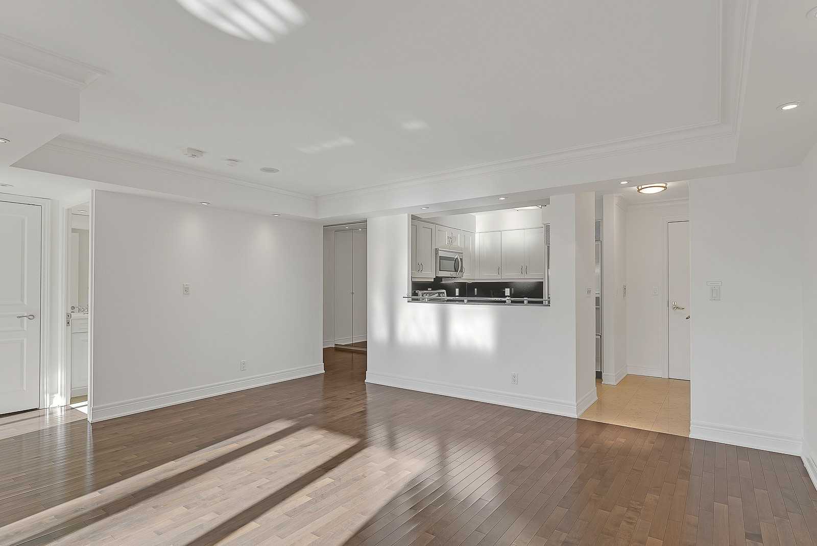 2 Roxborough Street E, #306