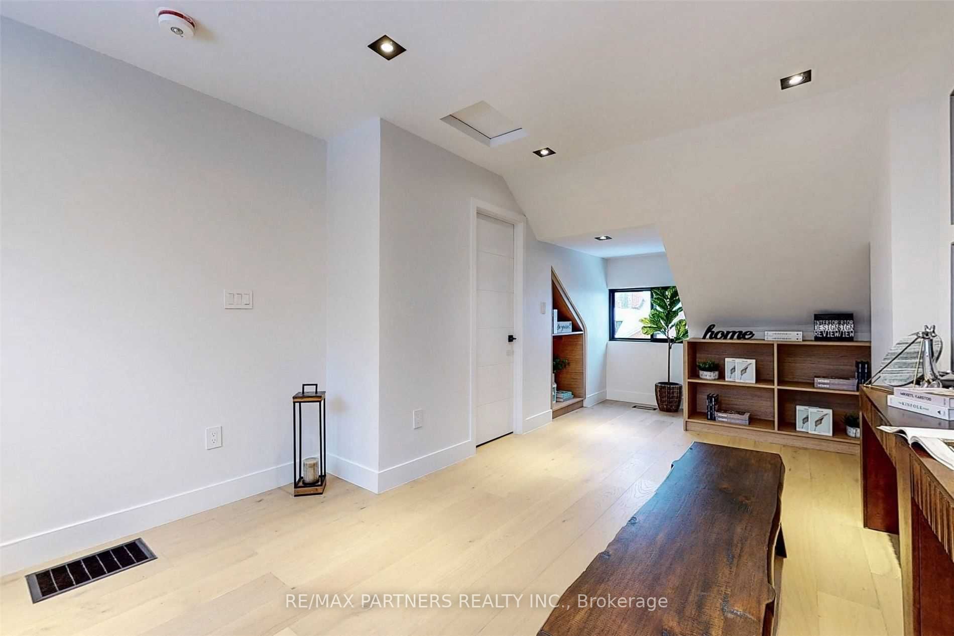 40 Salisbury Ave