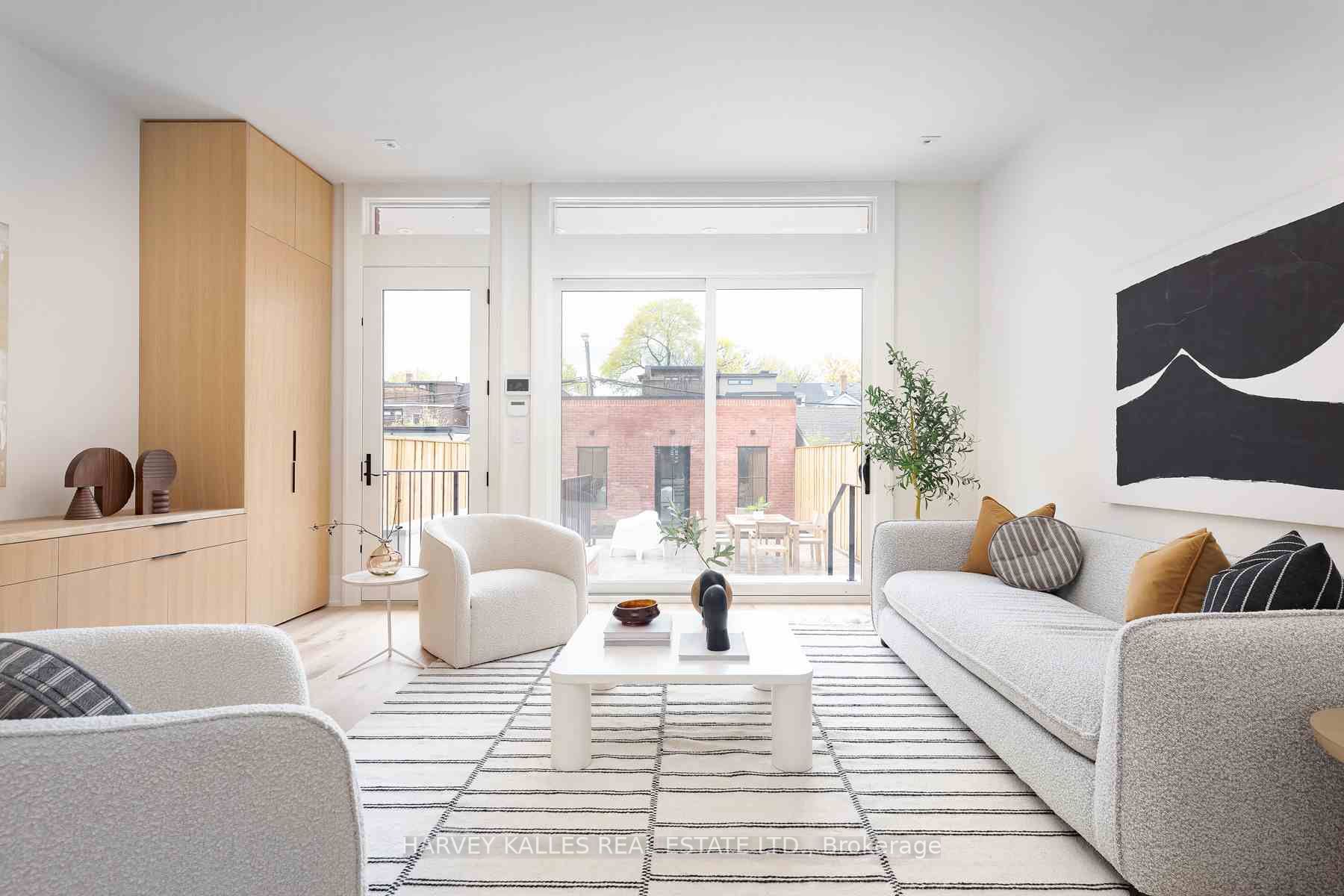 61 Foxley St