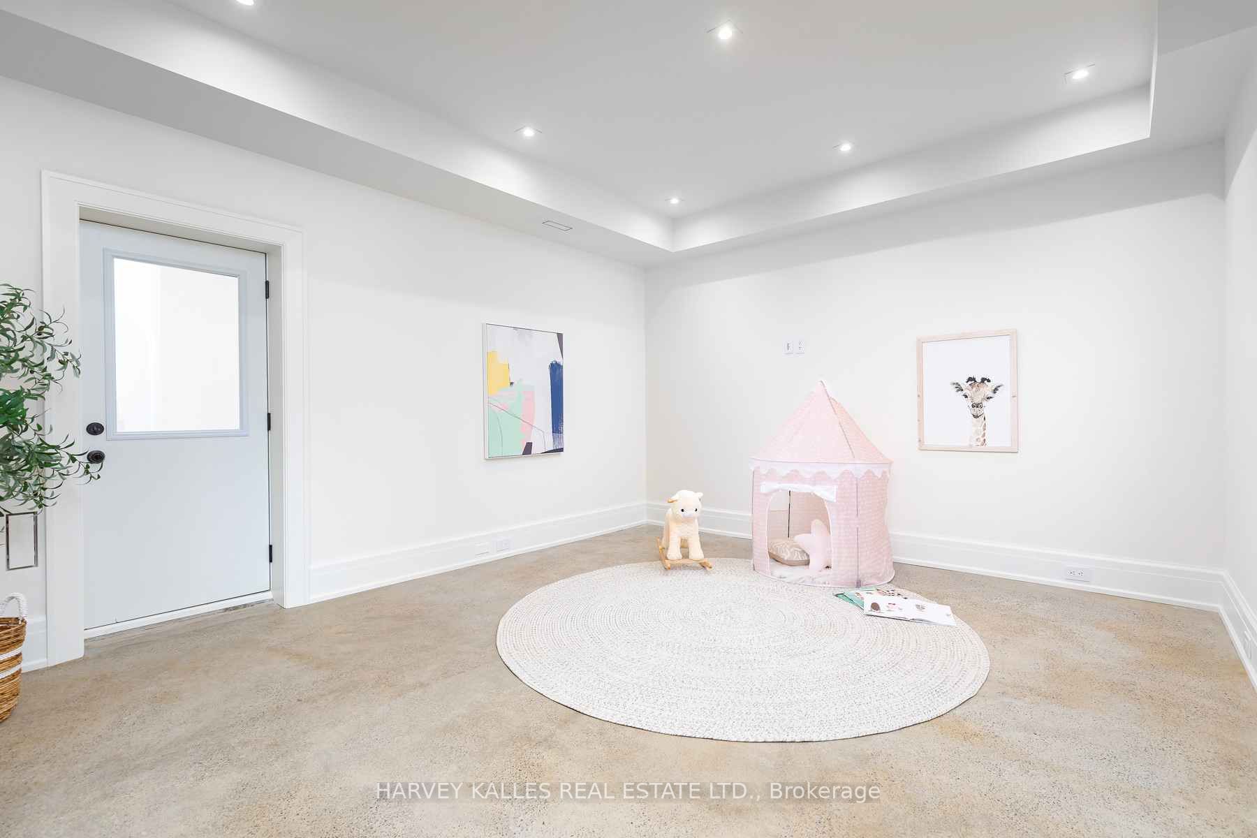 61 Foxley St