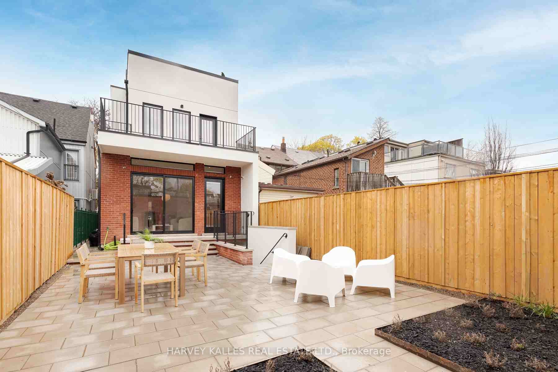 61 Foxley St