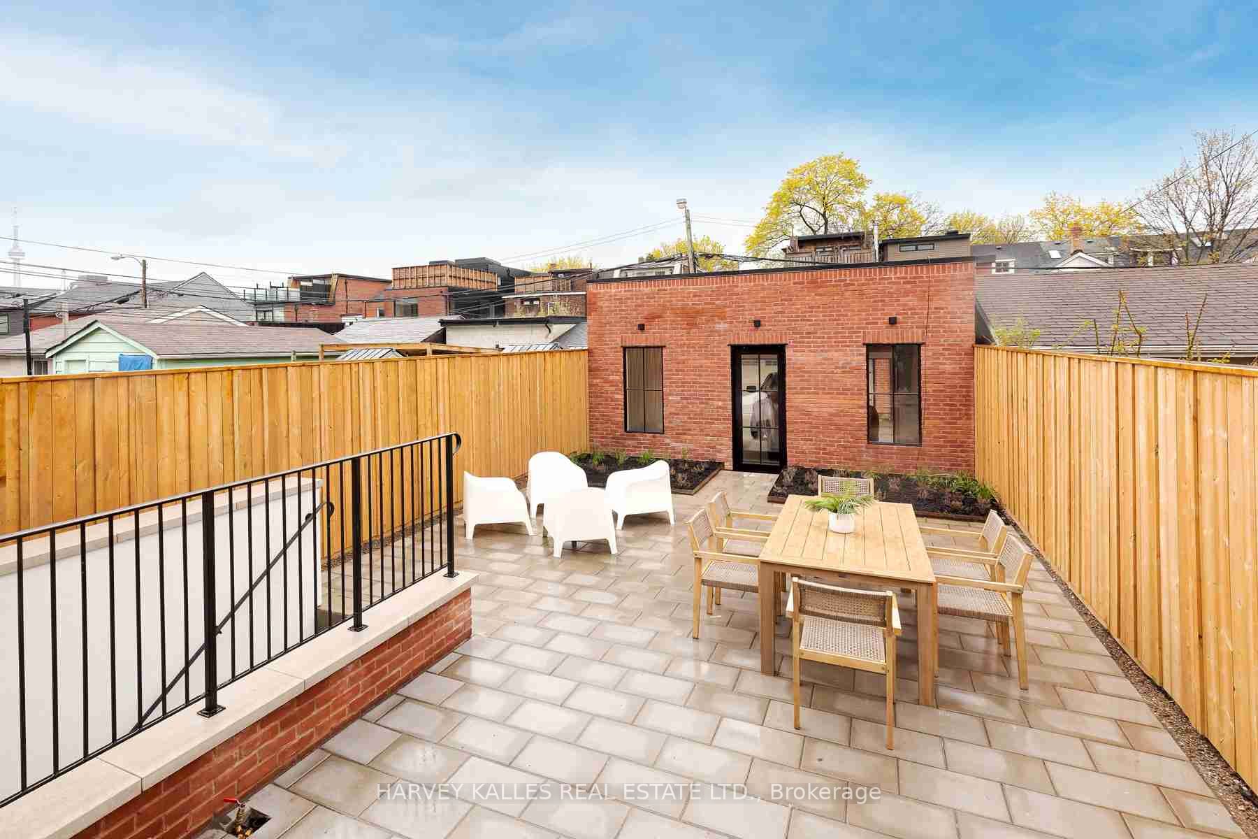 61 Foxley St