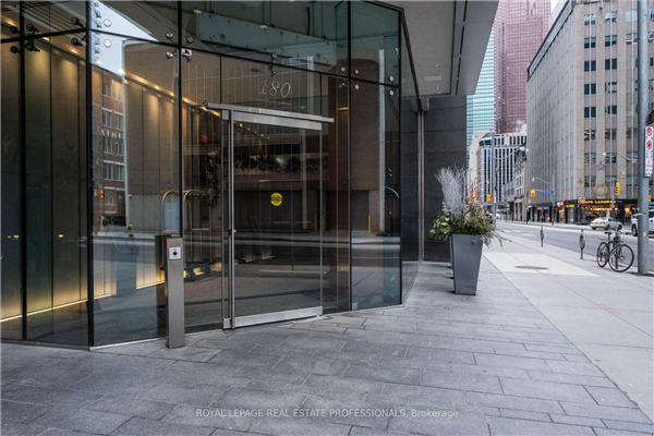 180 University Ave, Toronto