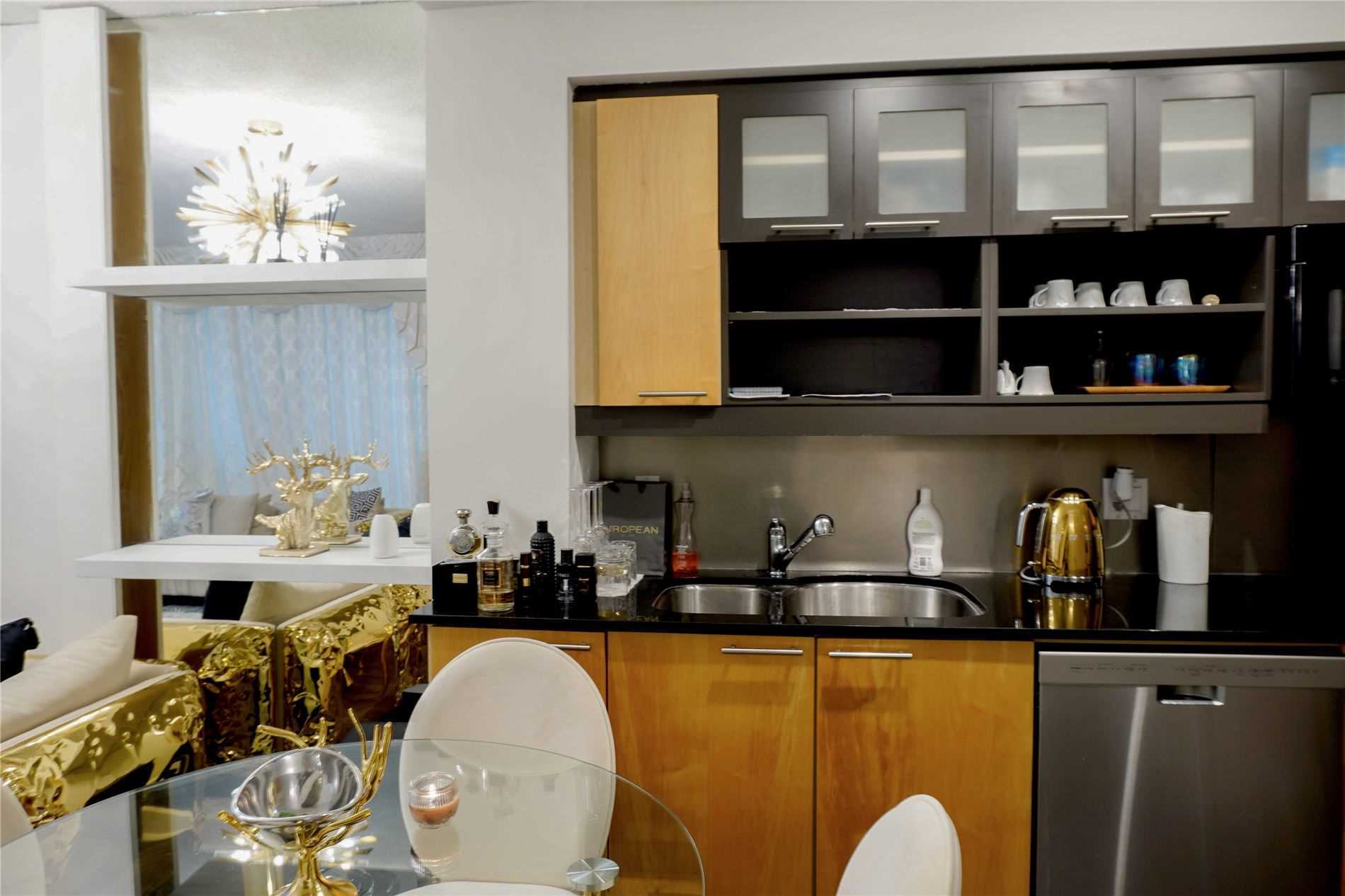 36 Blue Jays Way, #Lph1305