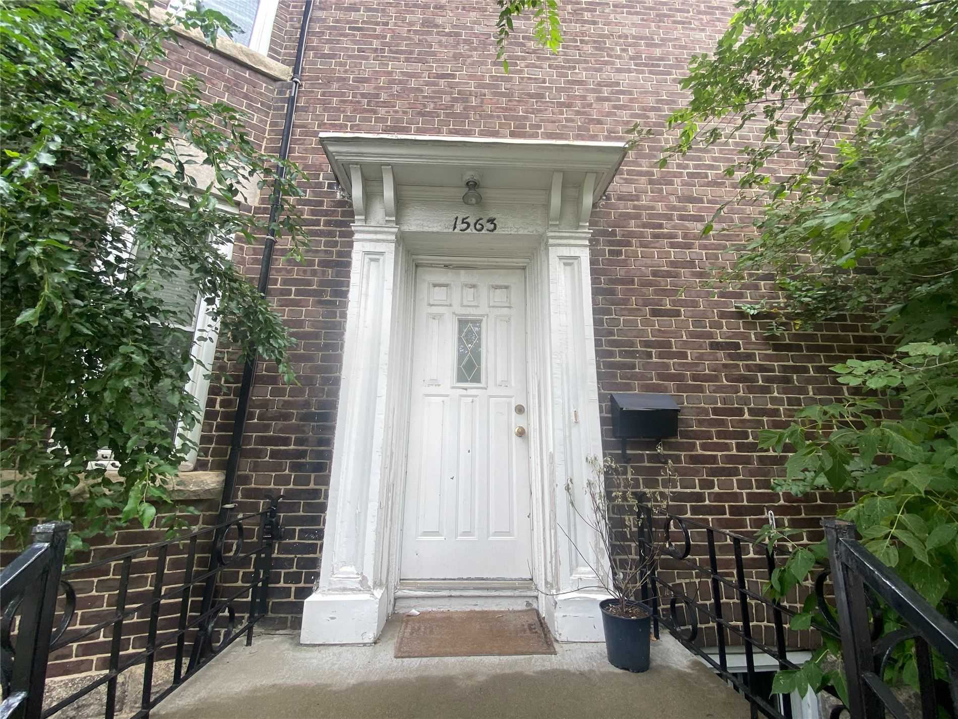 1563 Bathurst Street