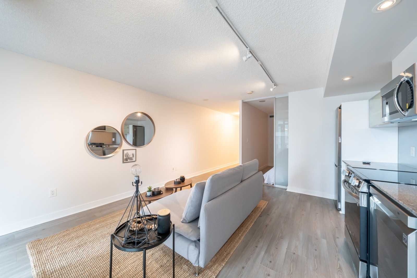 4K Spadina Ave, #317
