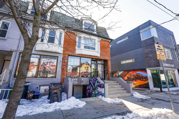 897 Dundas St W, Toronto