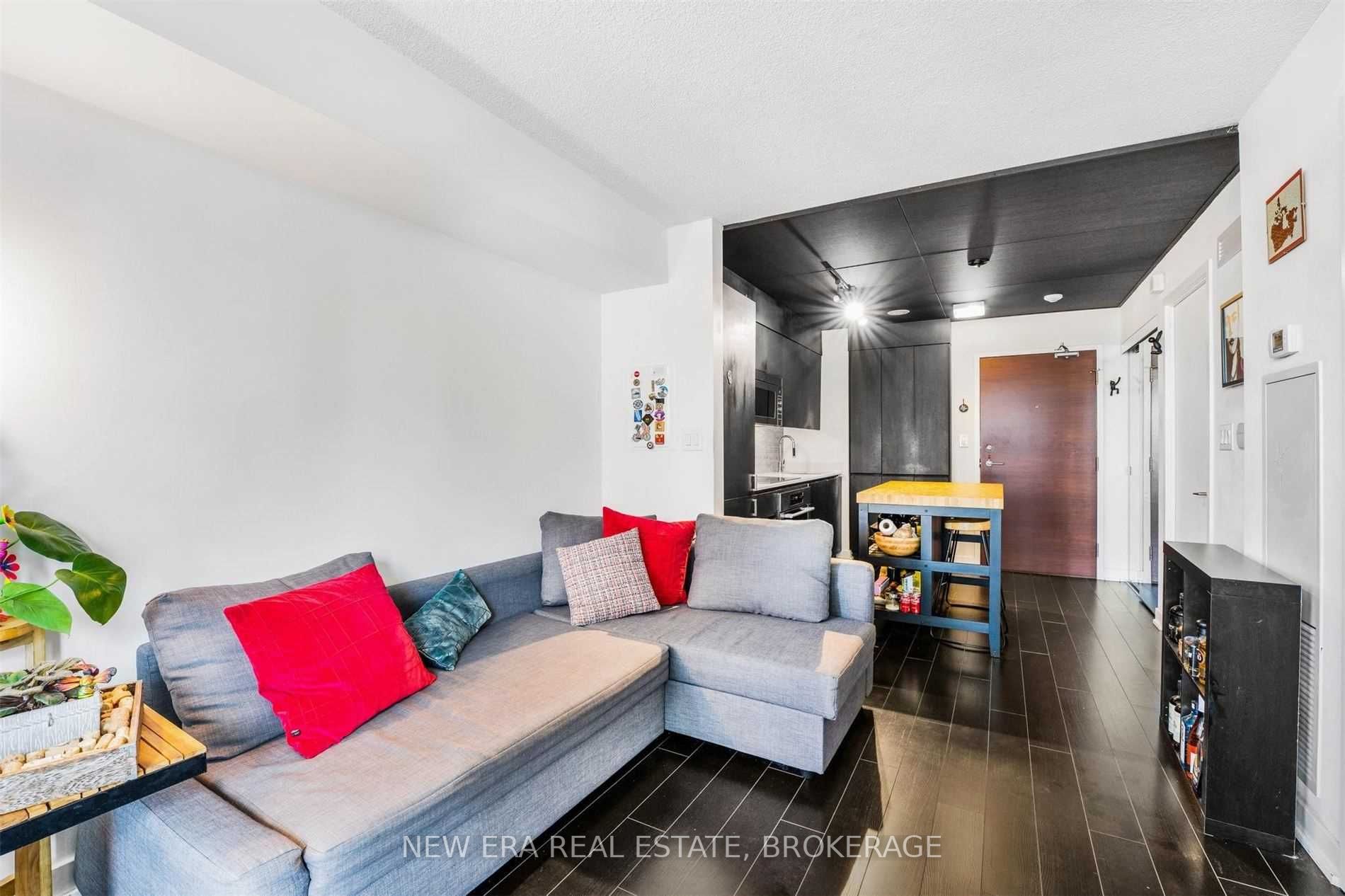 Listing C5967767 - Large Photo # 3
