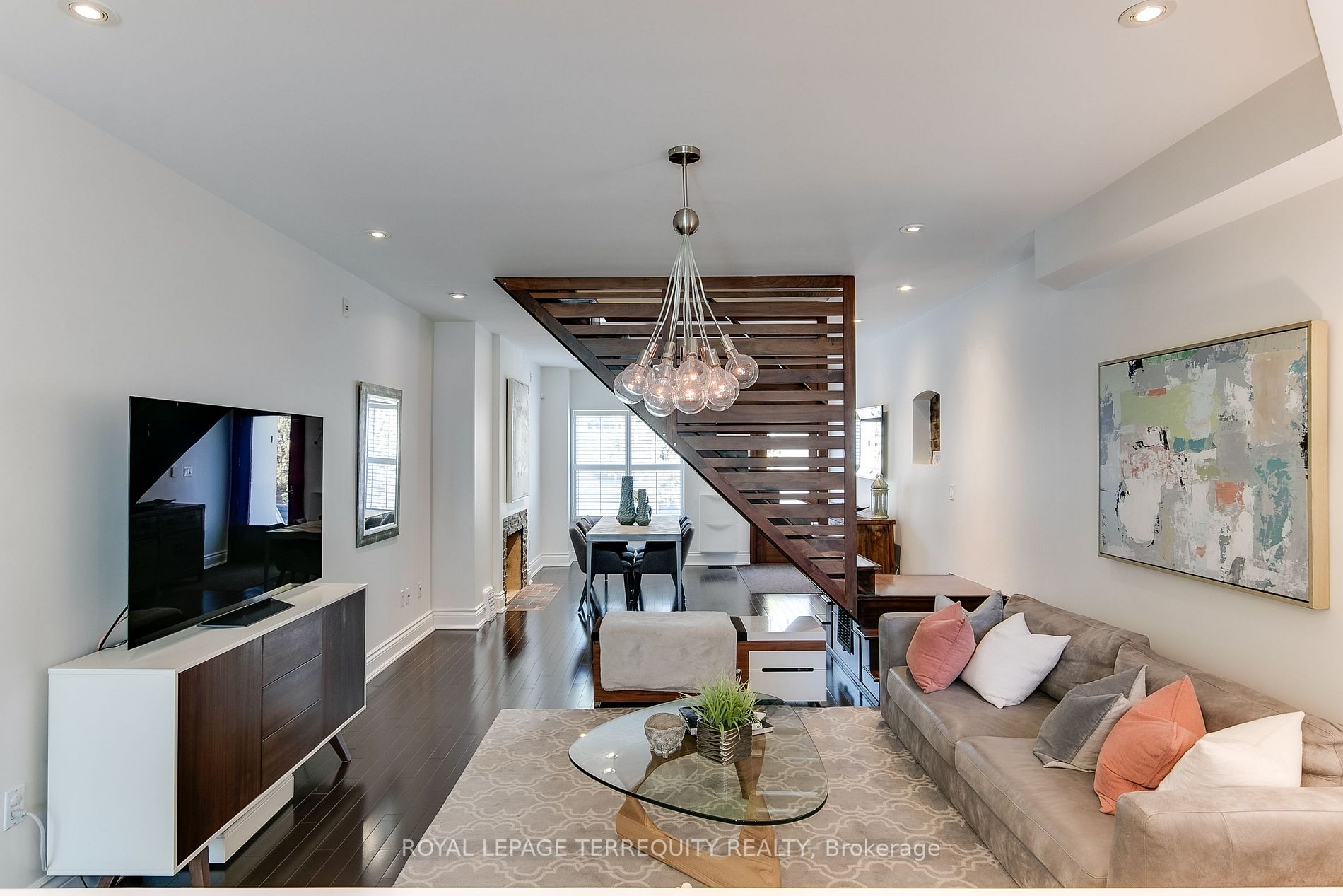Listing C5967828 - Large Photo # 4
