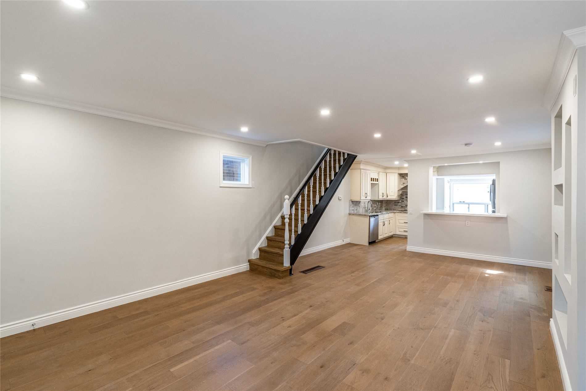 301 Robina Ave